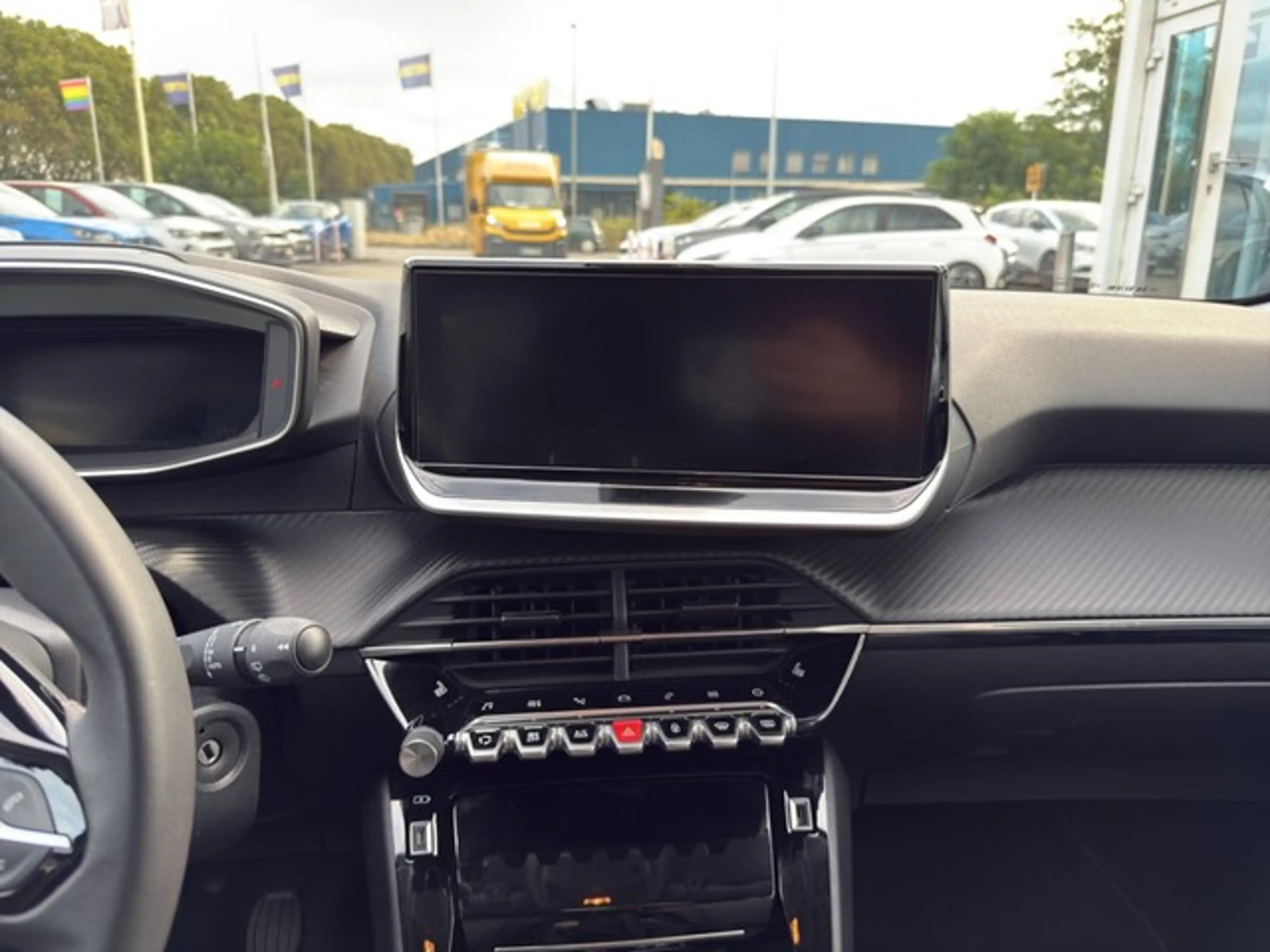 Peugeot 208 Allure Pack PureTech 100 Navi+LED+PDC+Sitzhzg+ — photo 12