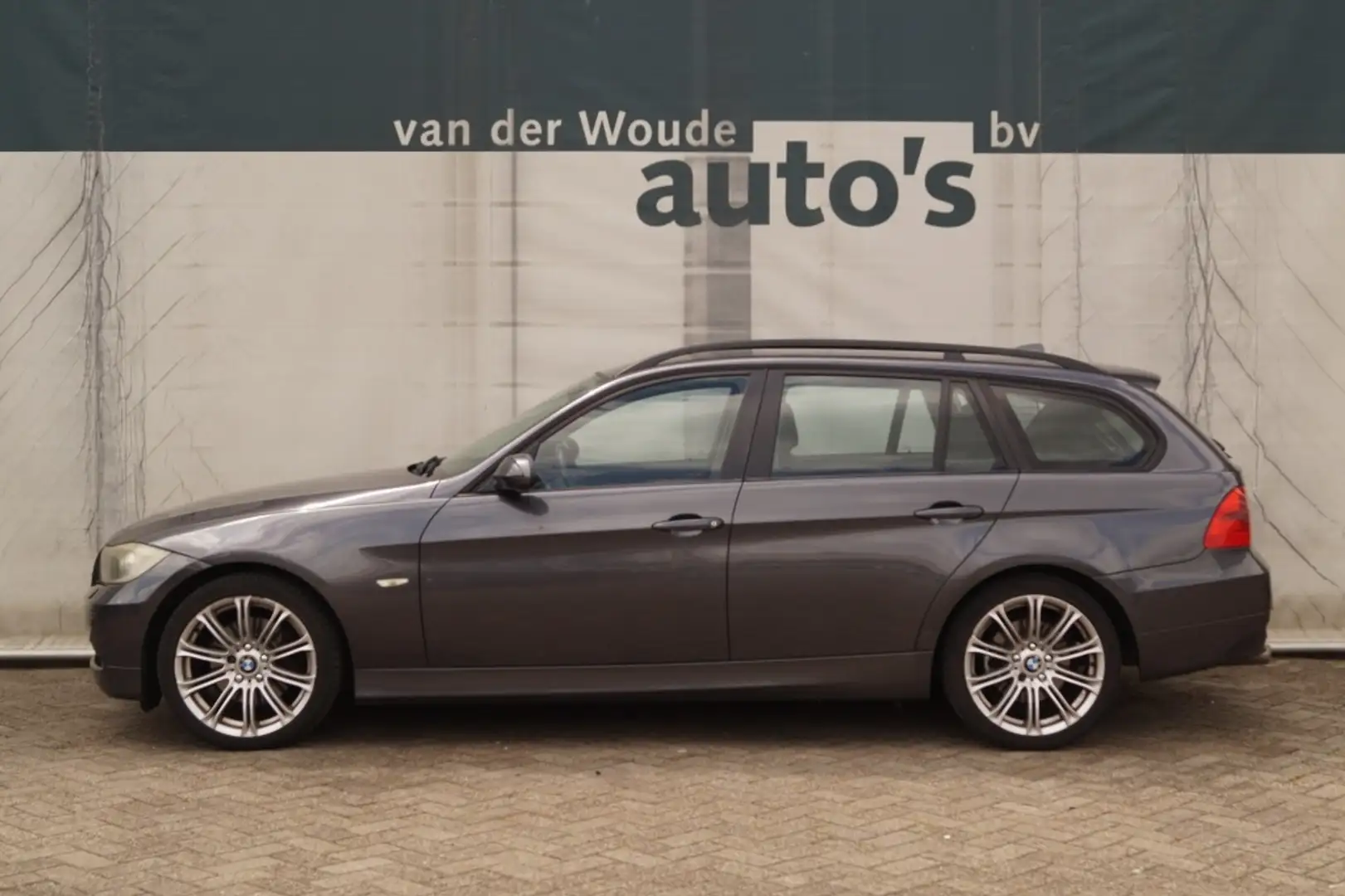 BMW 318 3-serie Touring 318d 143pk Business Line Sport -XE Grijs - 1