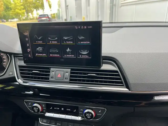 Audi Q5 view 11
