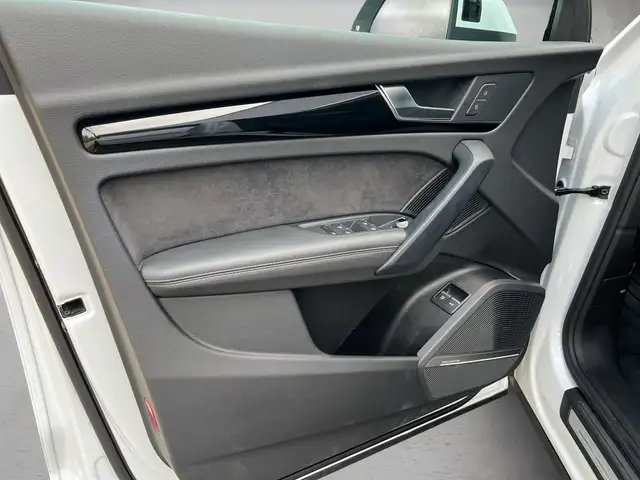 Audi Q5 view 6