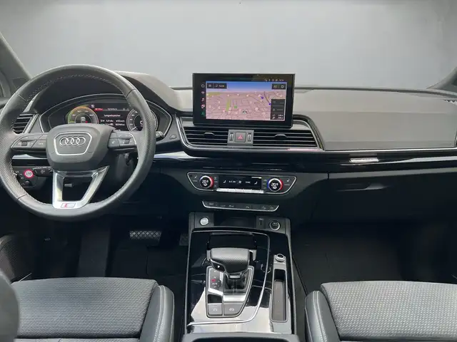 Audi Q5 view 8