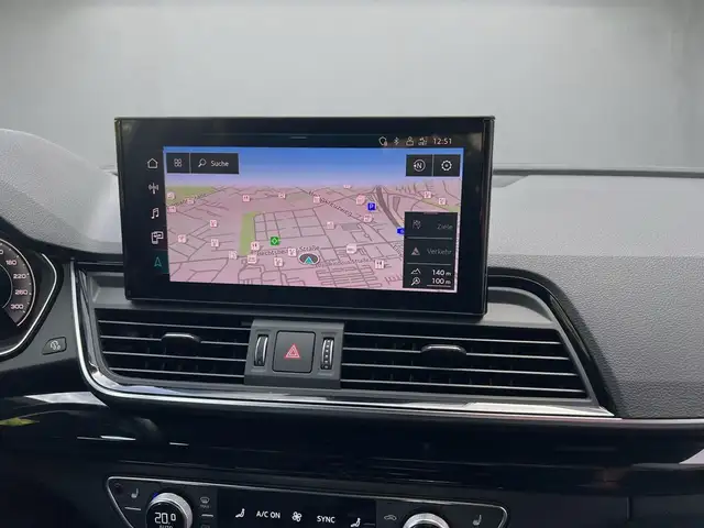 Audi Q5 view 10