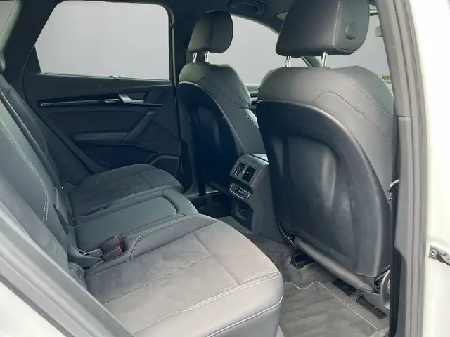 Audi Q5 view 12