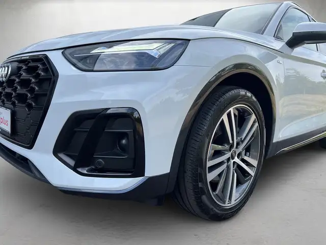 Audi Q5 view 4