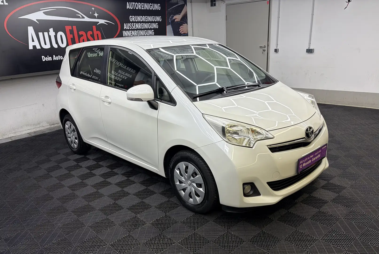Toyota Verso-S AUTOMATIK Weiß - 2