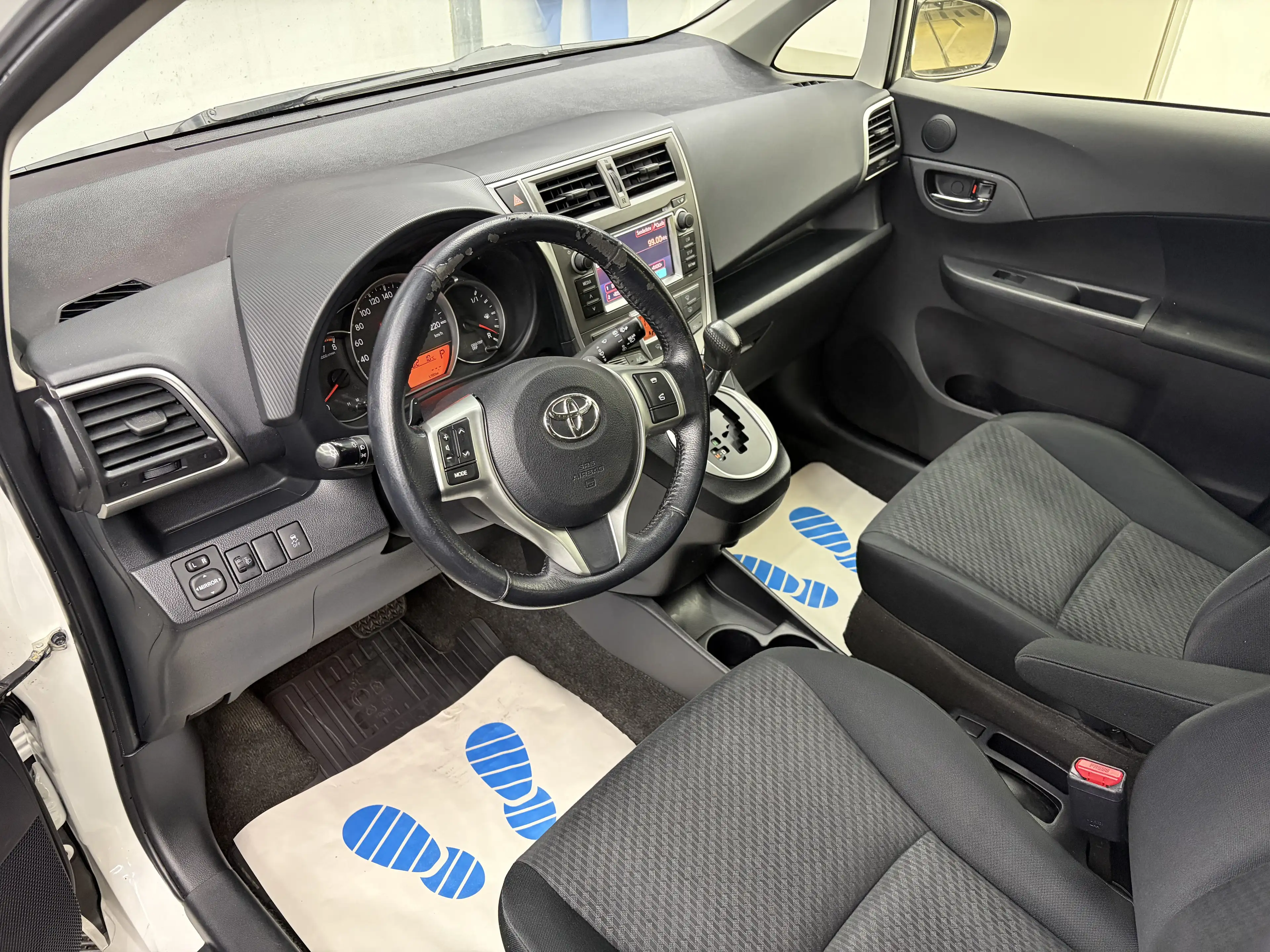 Toyota Verso-S AUTOMATIK — photo 12
