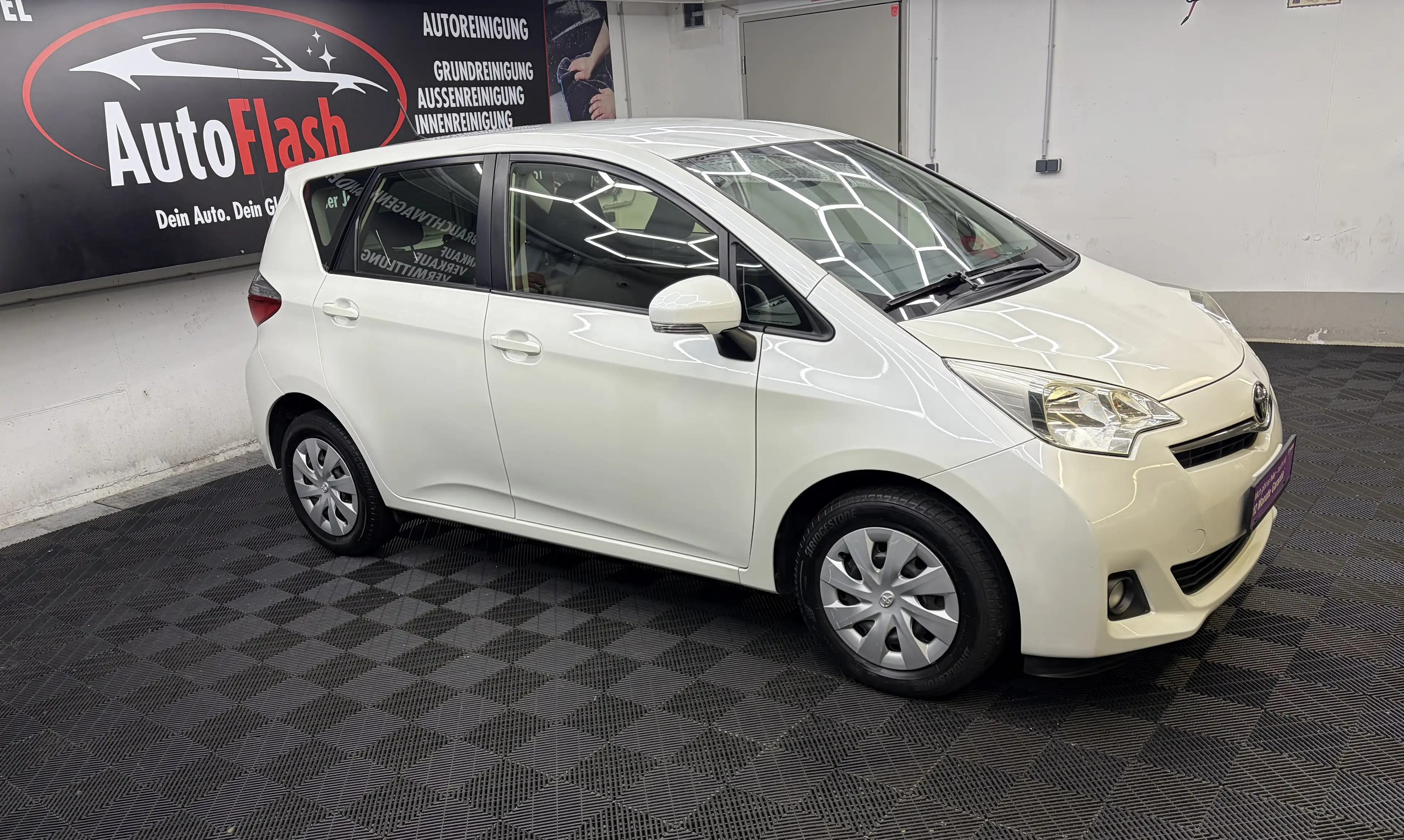 Toyota Verso-S AUTOMATIK — photo 3