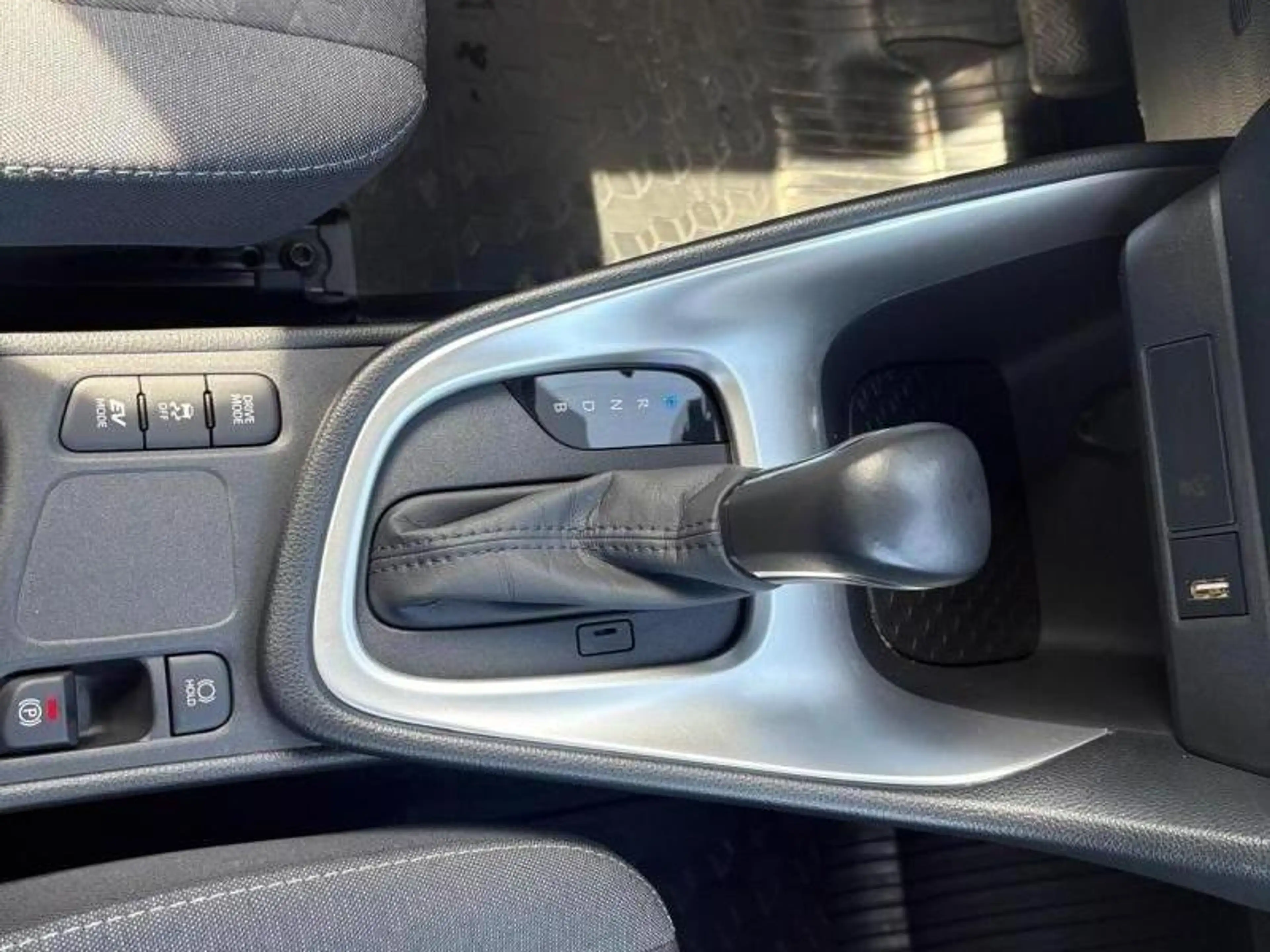 Toyota Yaris Dynamic — photo 6