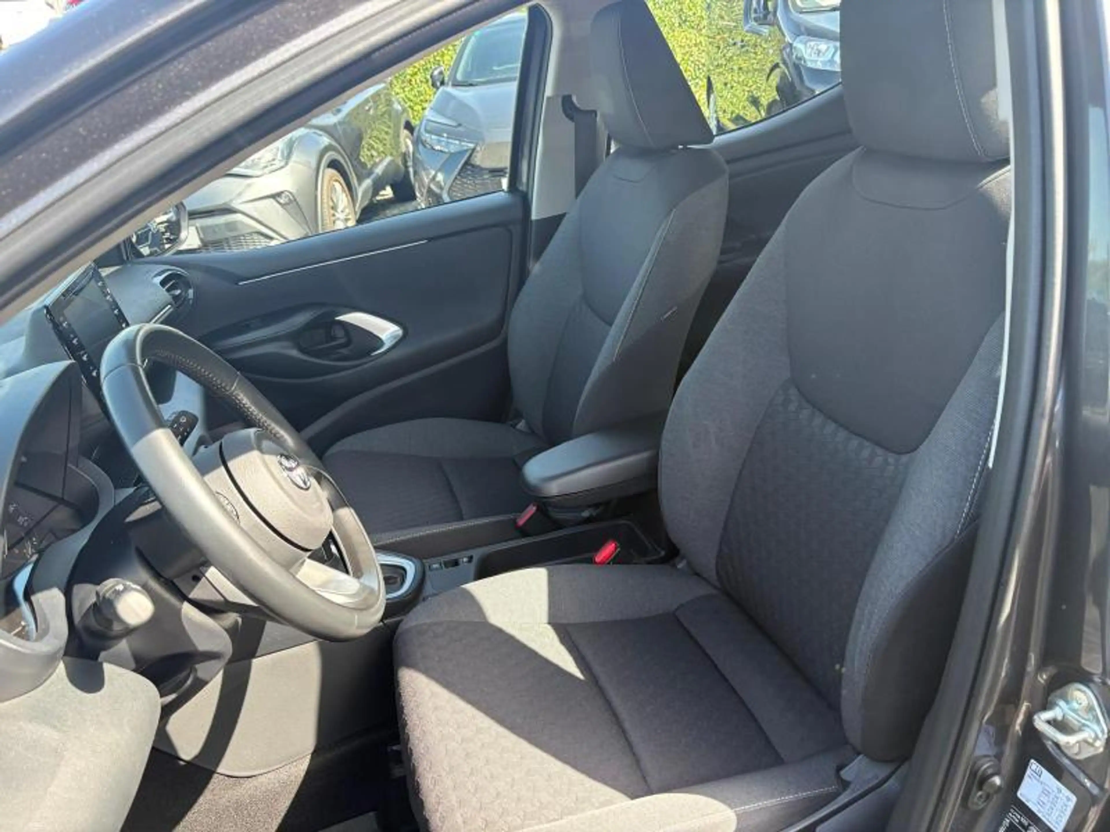 Toyota Yaris Dynamic — photo 10
