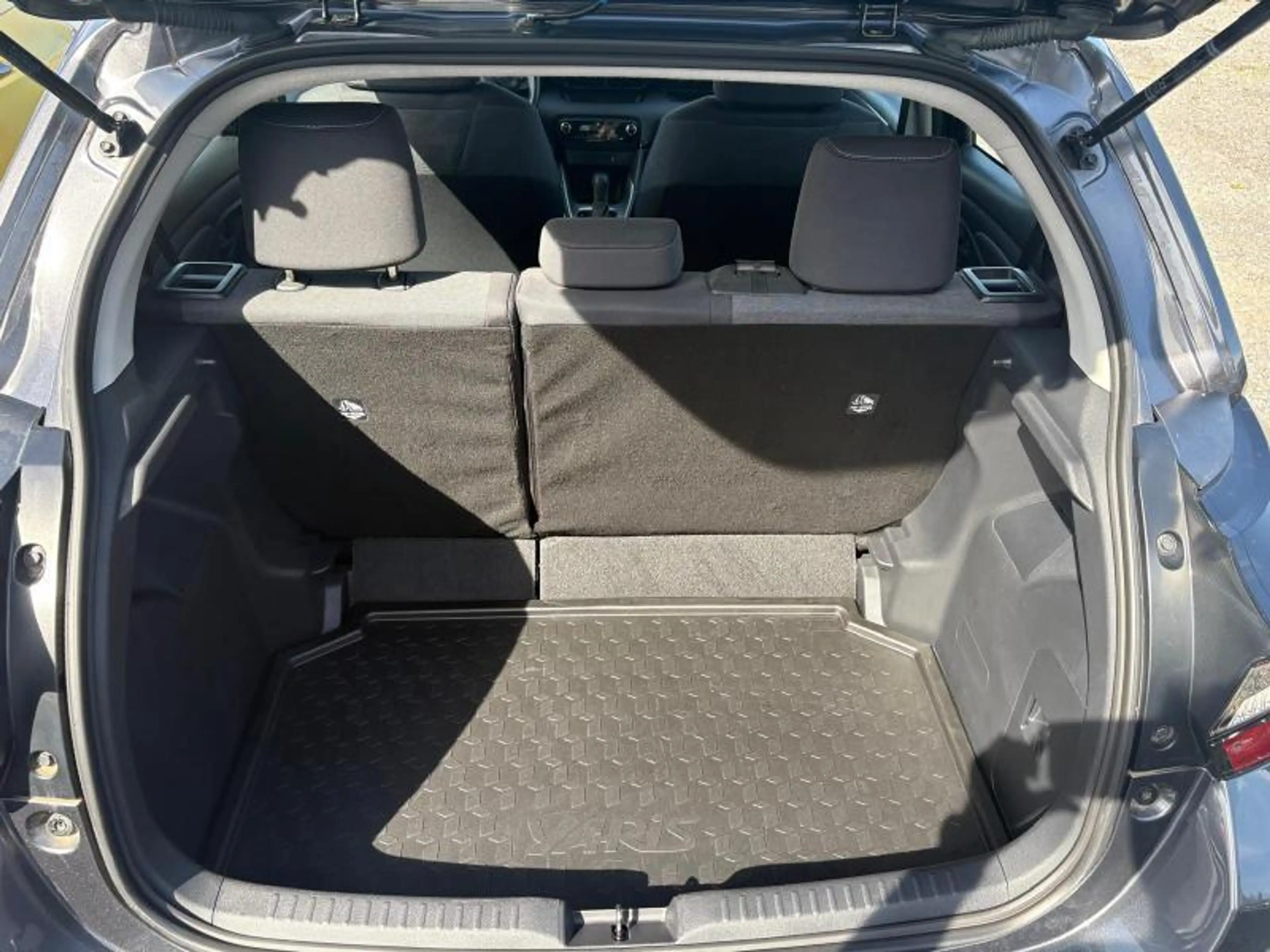 Toyota Yaris Dynamic — photo 12