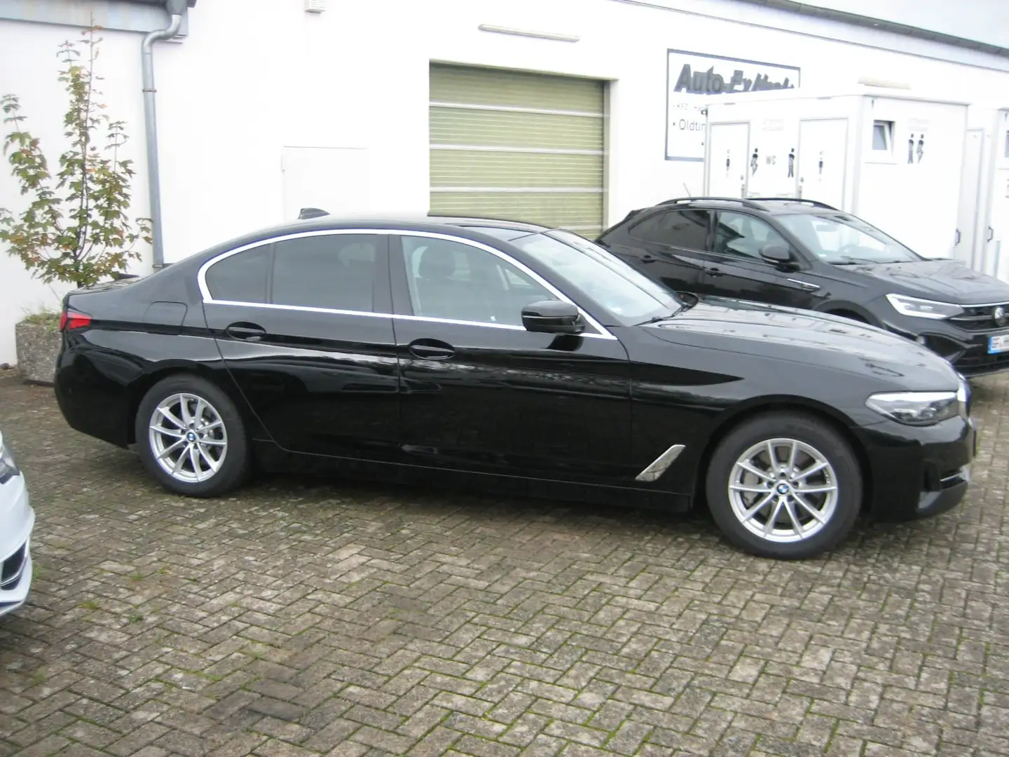 BMW 530 5er Plug-In-Hybrid 530e xDrive Aut. Schwarz - 1