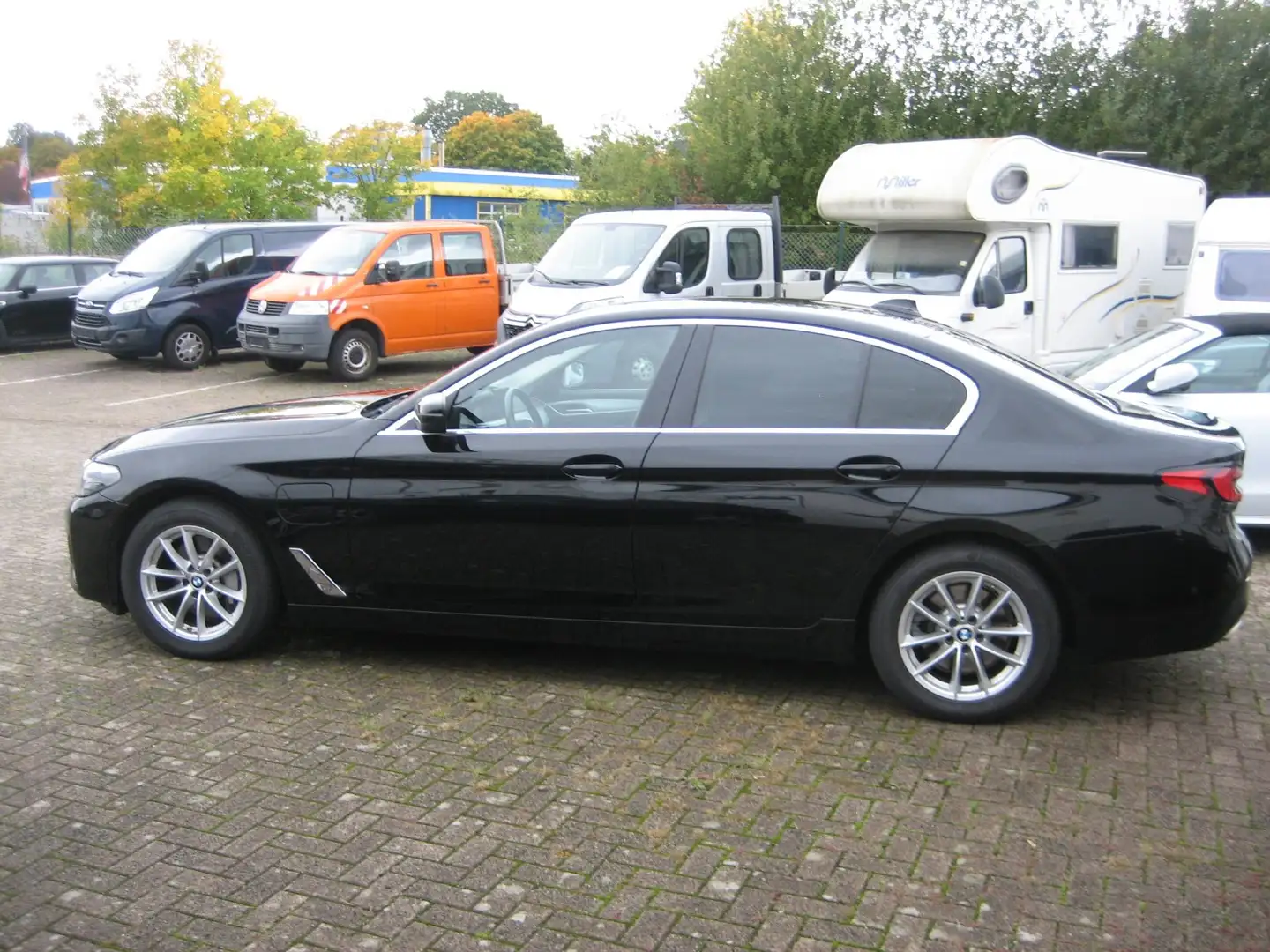 BMW 530 5er Plug-In-Hybrid 530e xDrive Aut. Schwarz - 2