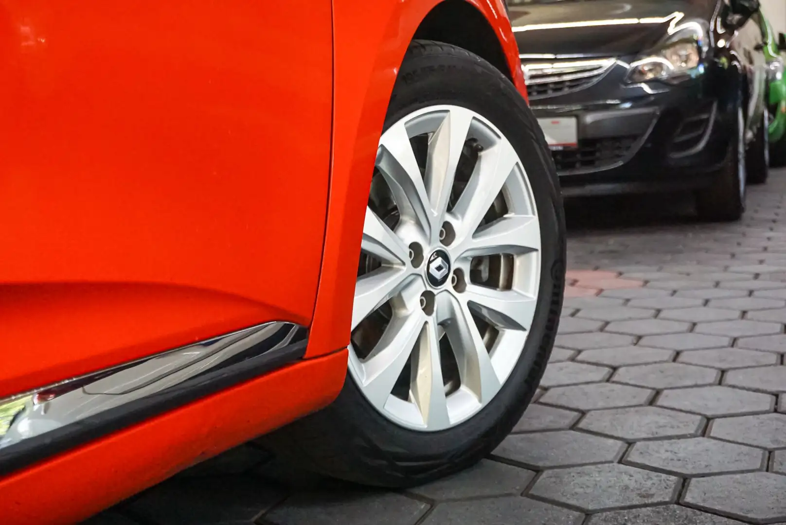 Renault Clio V 1.6 E-Tec Hybrid 140 Intens 1.Hand LED Orange - 2