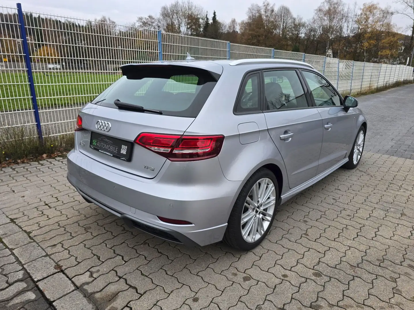 Audi A3 Sportback 1.5 TFSI Sport S-Line °NAVI°PDC° Argent - 2