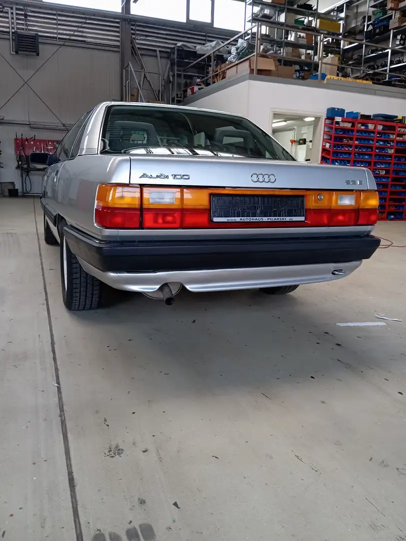 Audi 100 2.3 E - 1
