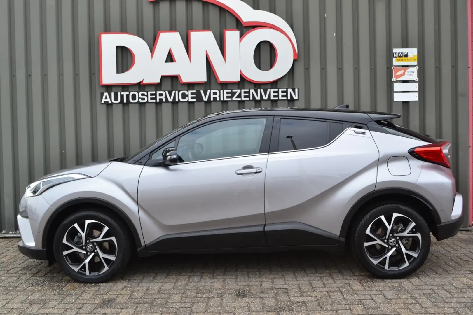 Toyota C-HR 1.2 Bi-Tone Navi/Camera/JBL/18'' inch/Automaat Grau - 2