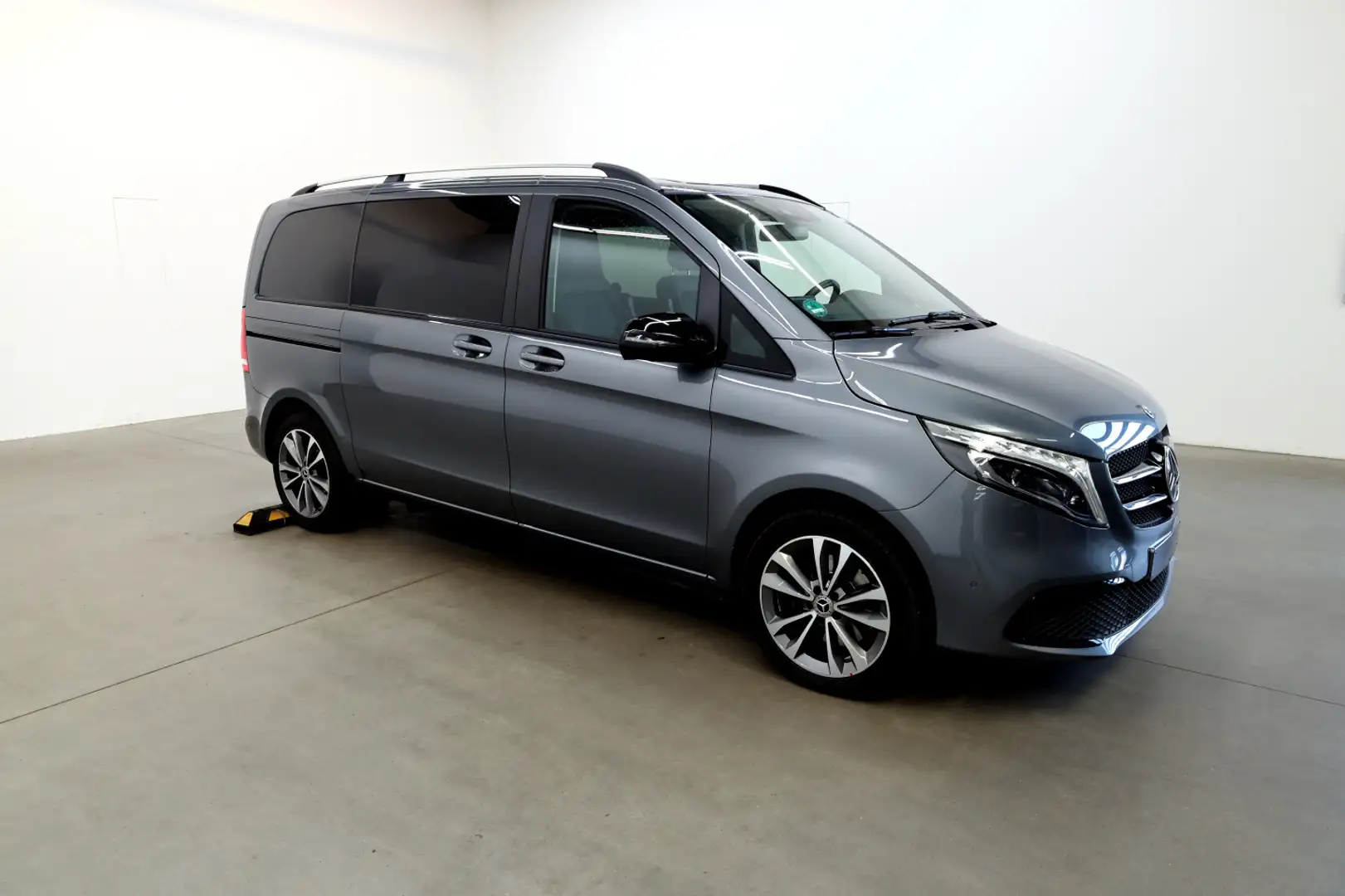 Mercedes-Benz V 300 d 4M Avantgarde Edition Kompakt L1 Nightp Grau - 2