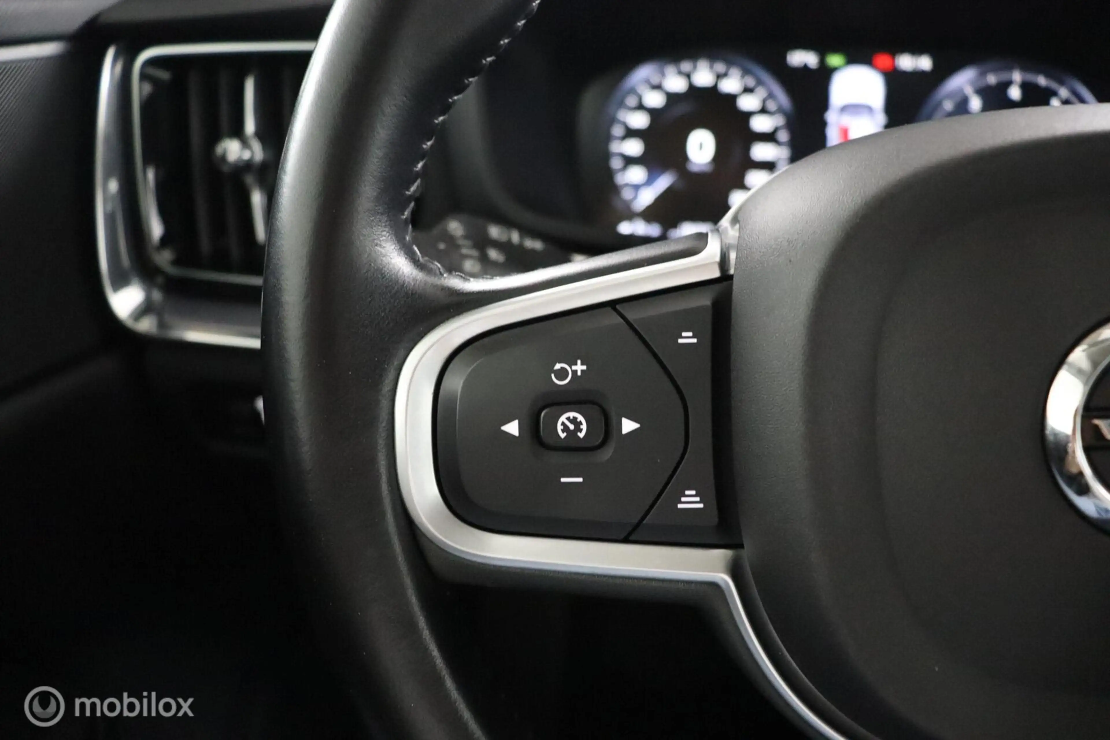 Volvo V60 2.0 T5 Momentum | Trekhaak | Parkeersensoren Achte — photo 40