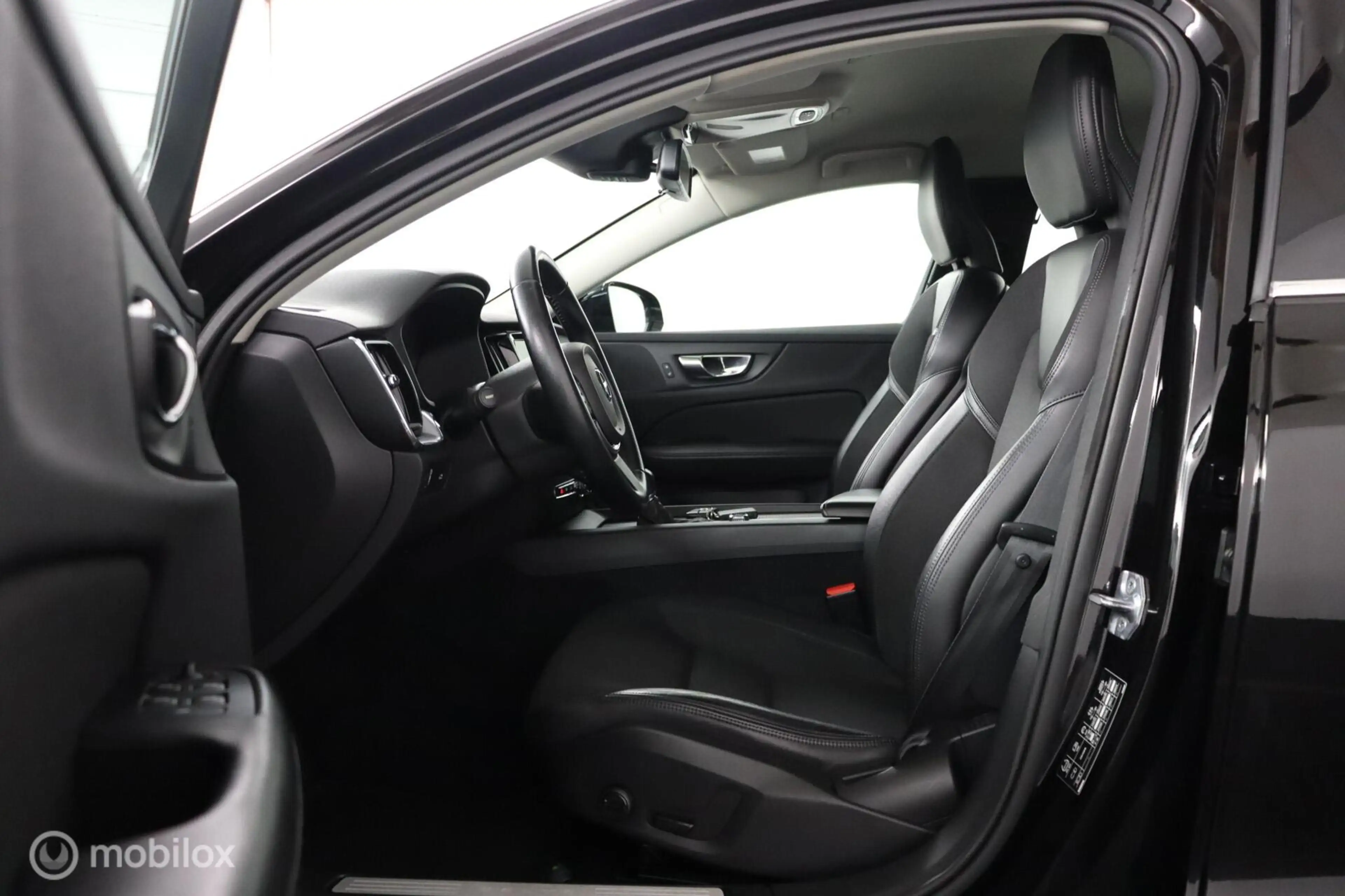 Volvo V60 2.0 T5 Momentum | Trekhaak | Parkeersensoren Achte — photo 13