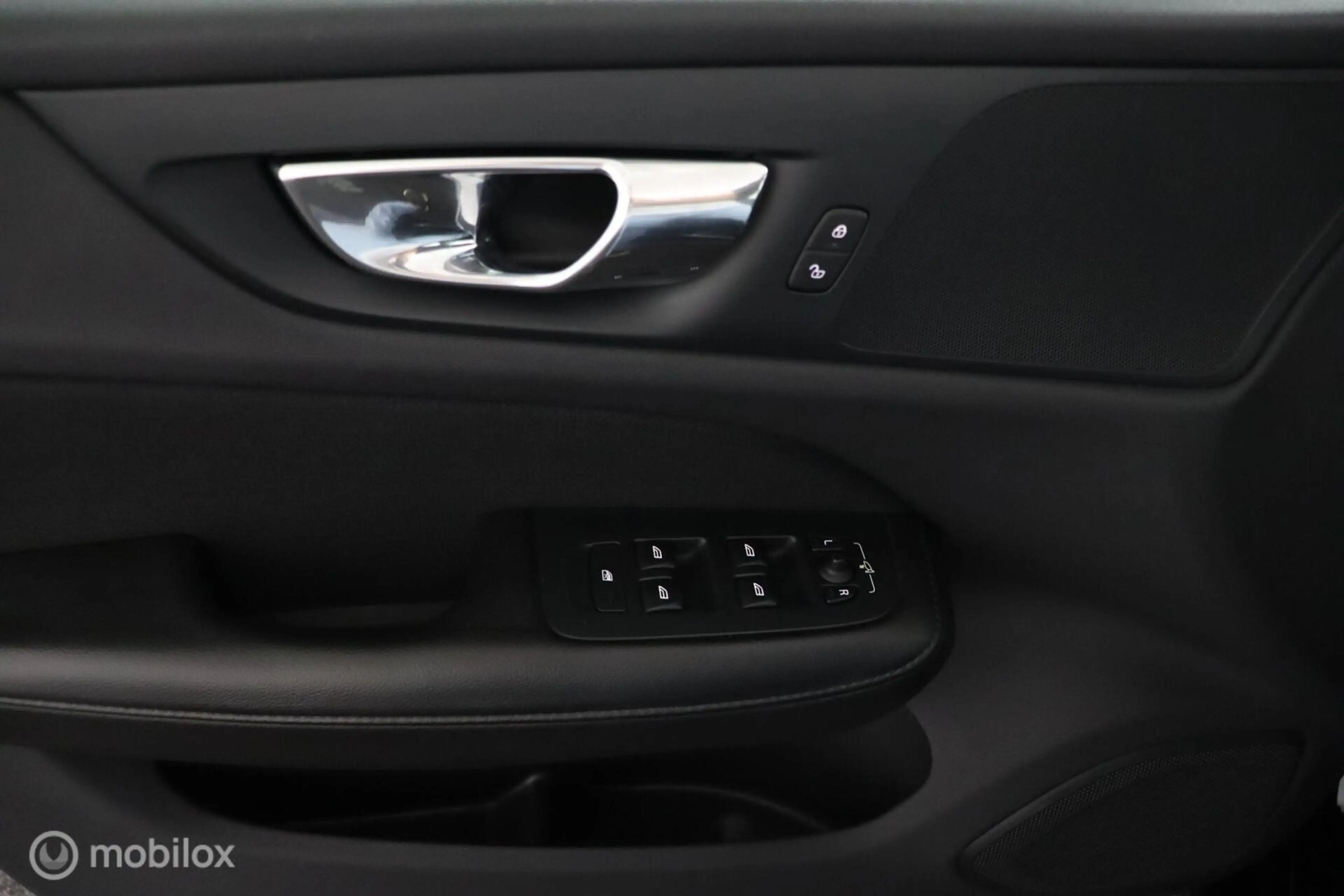 Volvo V60 2.0 T5 Momentum | Trekhaak | Parkeersensoren Achte — photo 37