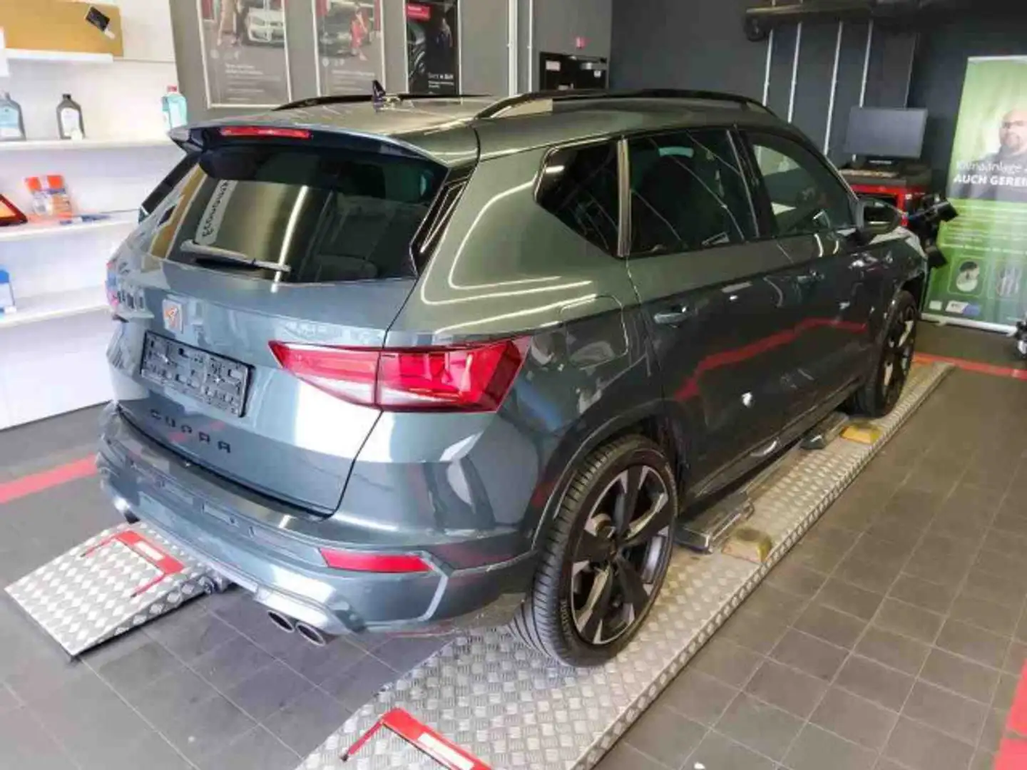 CUPRA Ateca 2.0 TSI 4D DSG *PANO*BEATS*AHK*ACC*SHZ* Grün - 2
