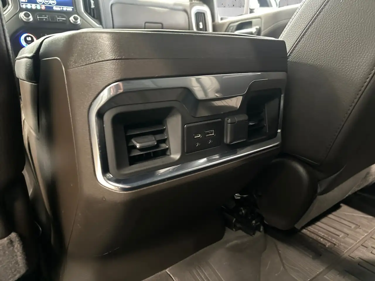 GMC Sierra 3500HD снимка GMC Sierra 3500HD
