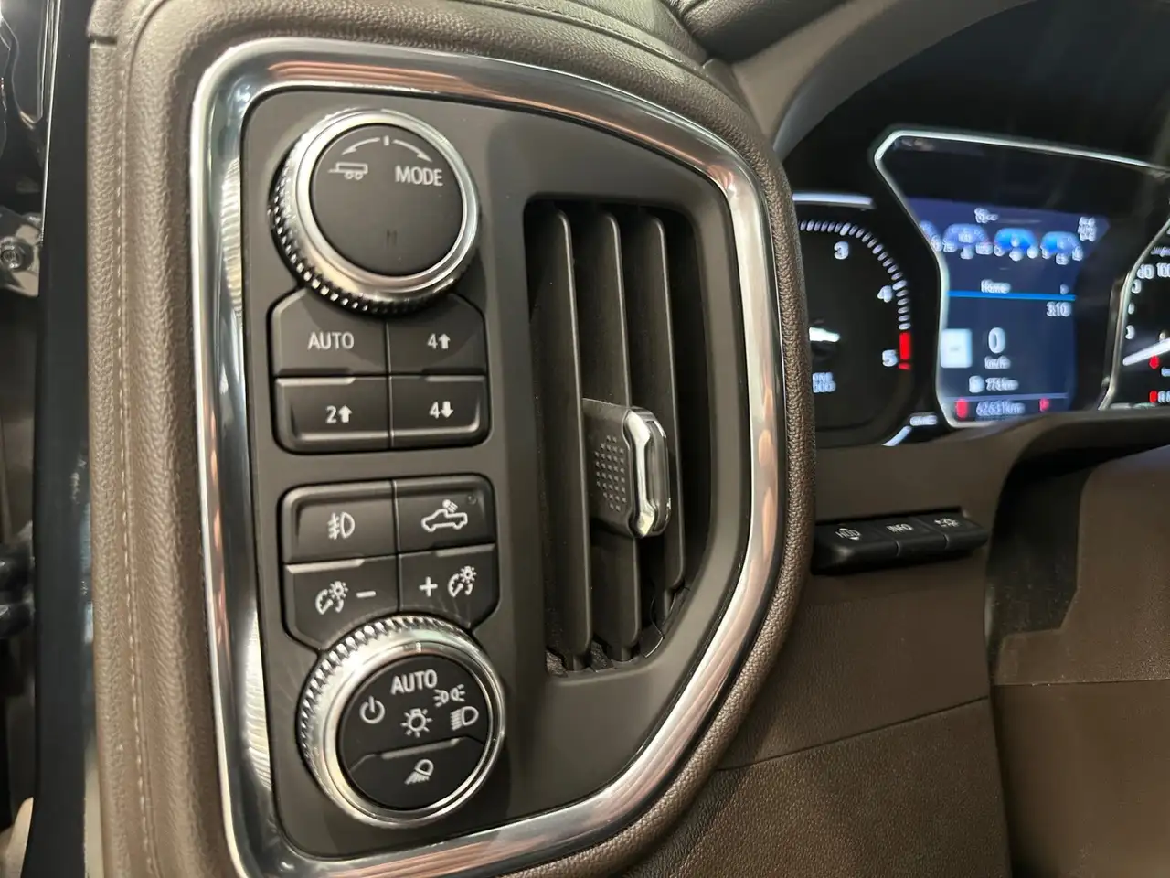 GMC Sierra 3500HD снимка GMC Sierra 3500HD