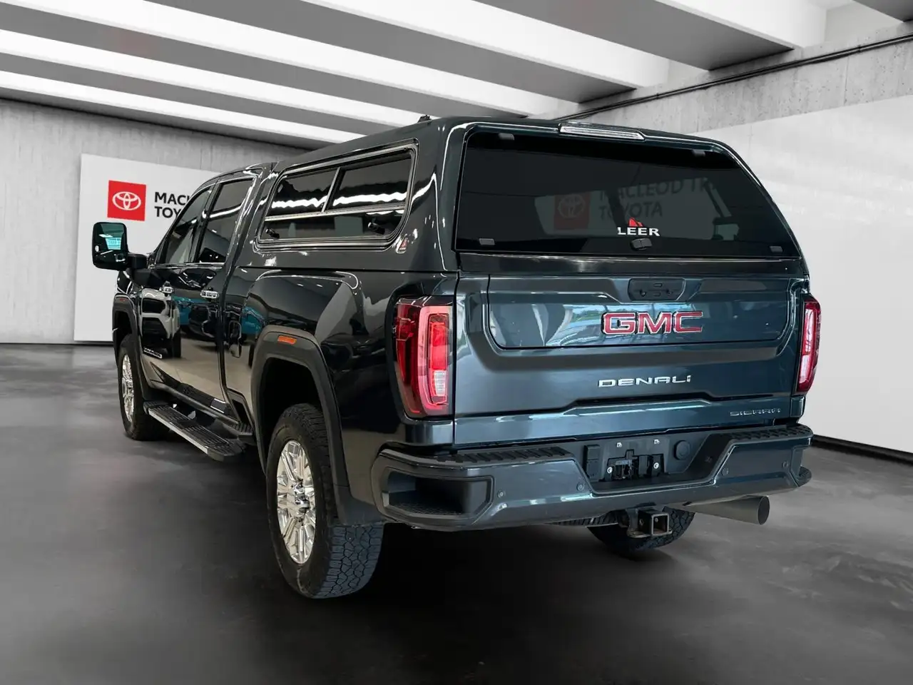 GMC Sierra 3500HD снимка GMC Sierra 3500HD