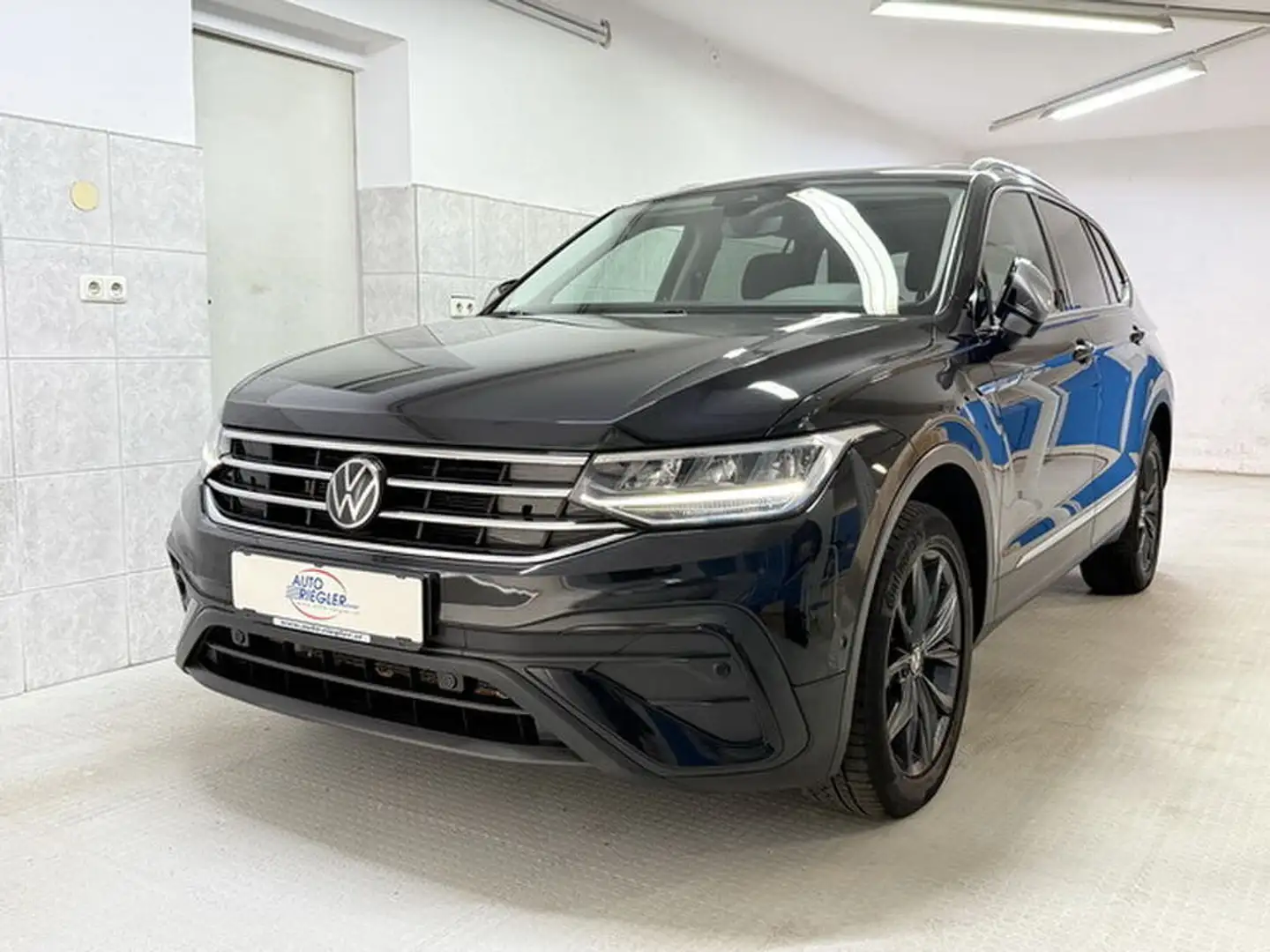 Volkswagen Tiguan 4x4  Allspace ''LED-Navi-Pano.-ACC-AHK'' Schwarz - 1