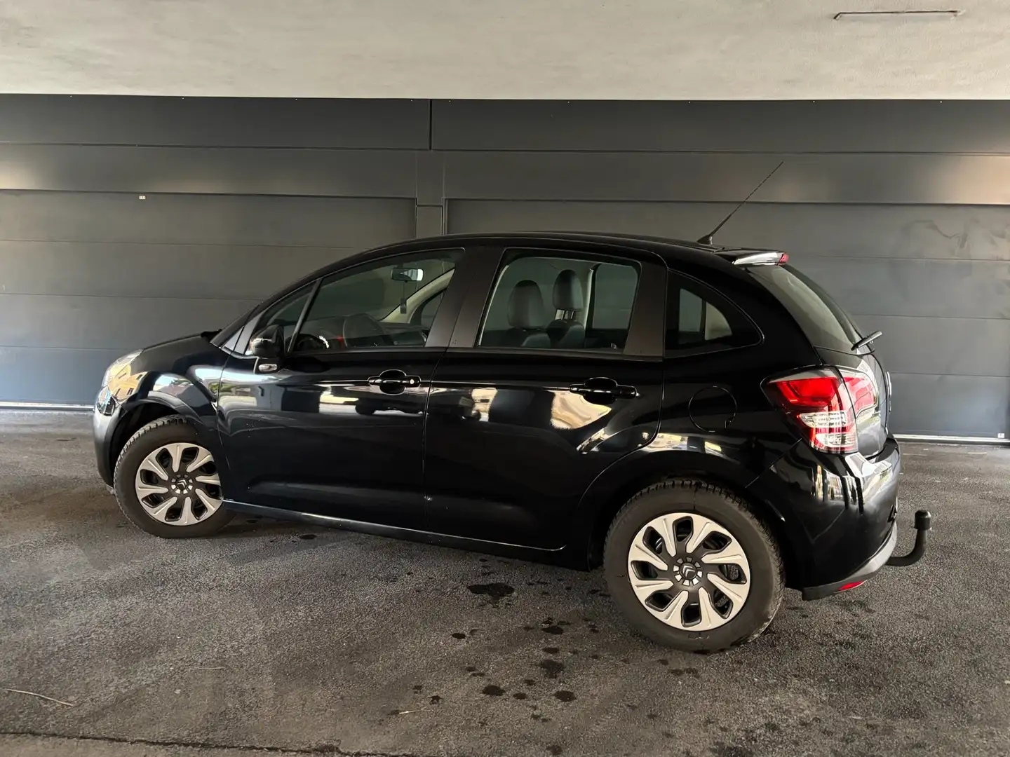Citroen C3 PureTech 82 Schwarz - 2