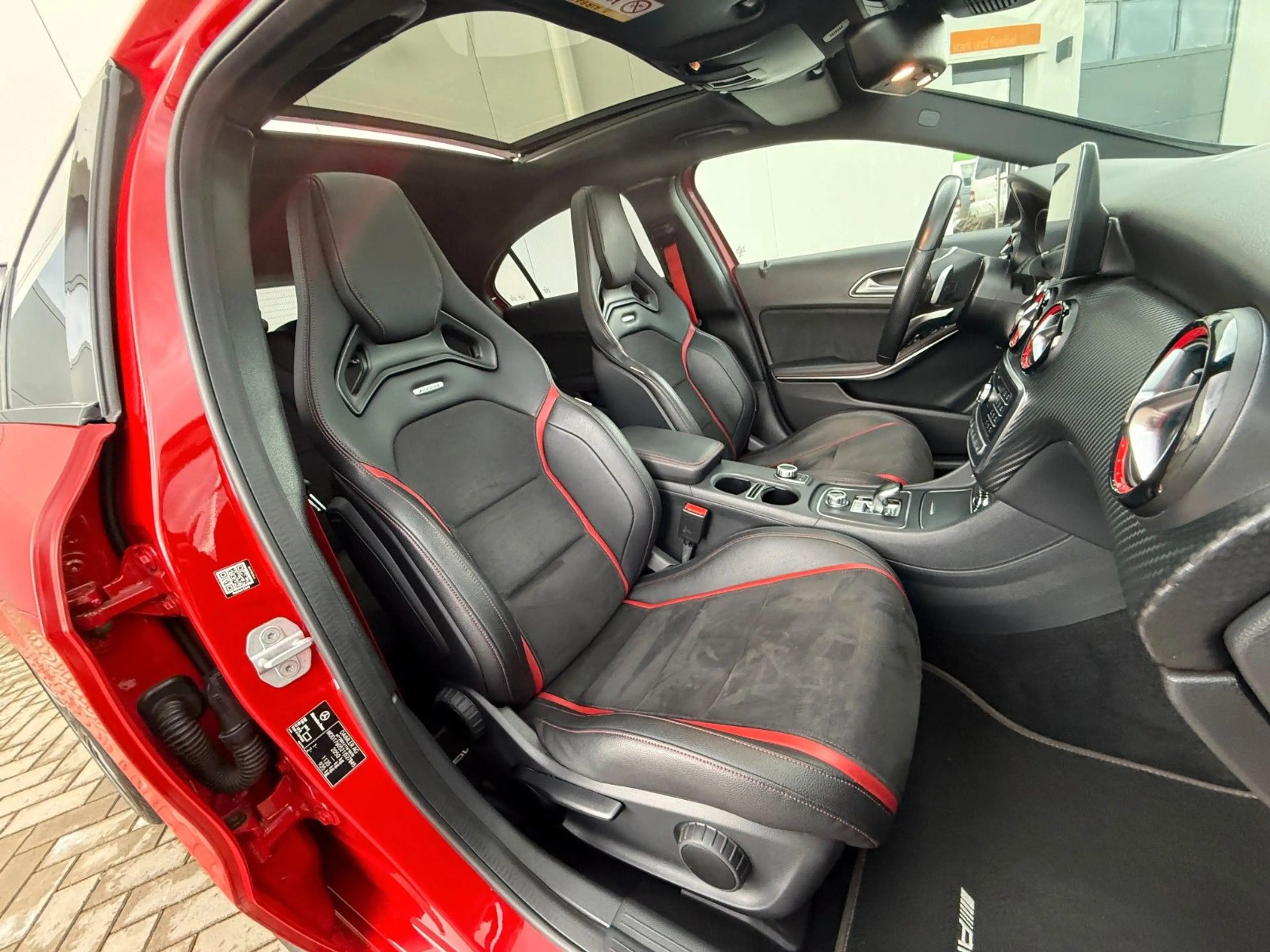 Mercedes-Benz A 45 AMG 4Matic PANO AERO-KIT PERF.-SITZE NIGHT — photo 15