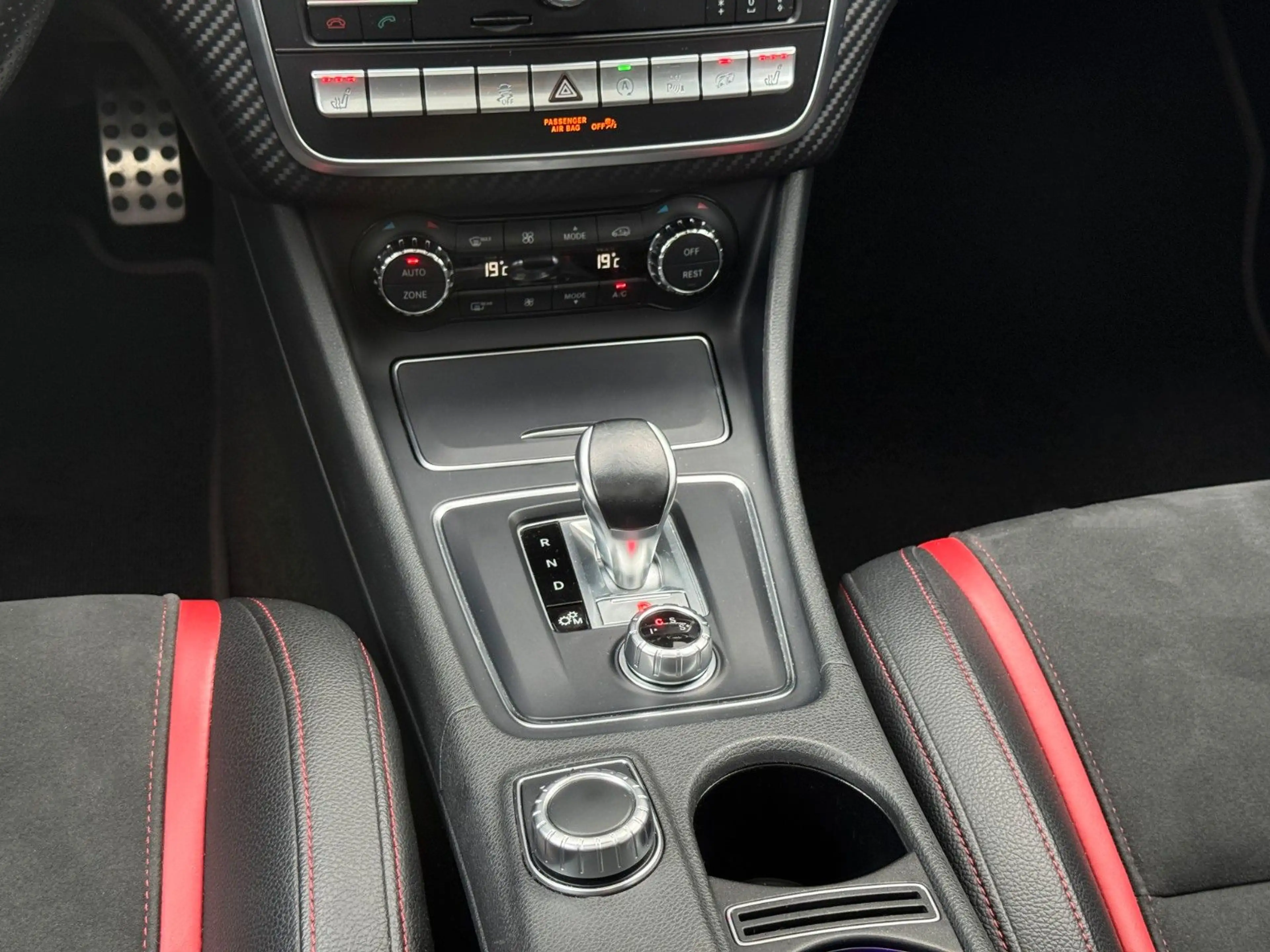 Mercedes-Benz A 45 AMG 4Matic PANO AERO-KIT PERF.-SITZE NIGHT — photo 11