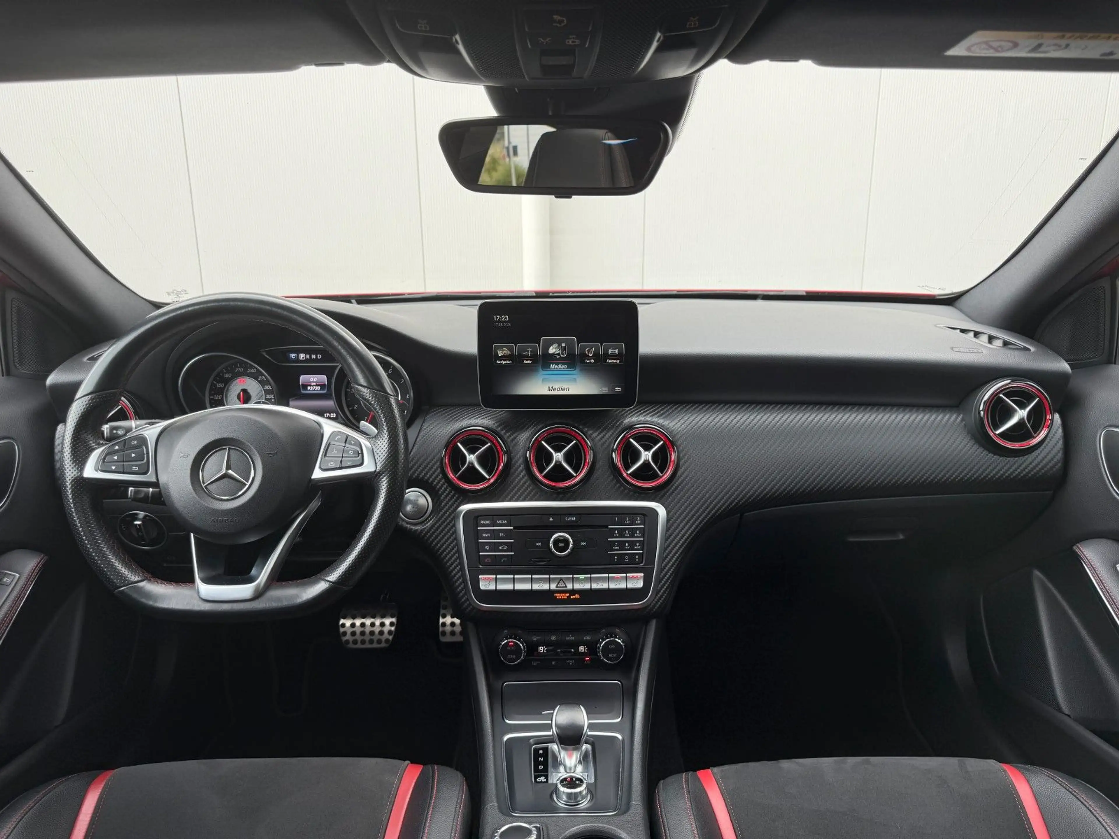 Mercedes-Benz A 45 AMG 4Matic PANO AERO-KIT PERF.-SITZE NIGHT — photo 12