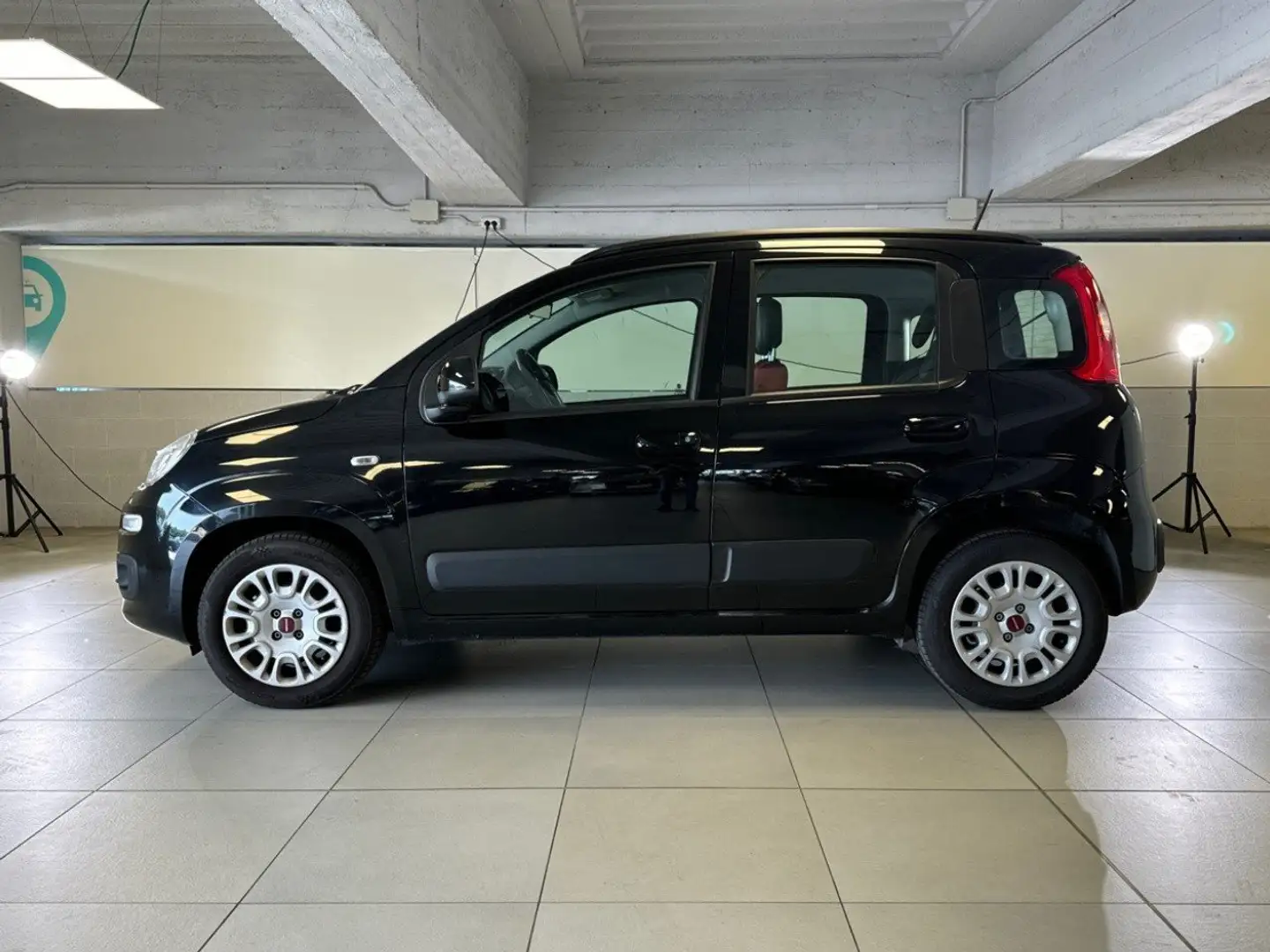 Fiat Panda 1.2 69cv S&S E6d-Temp Lounge Negro - 2