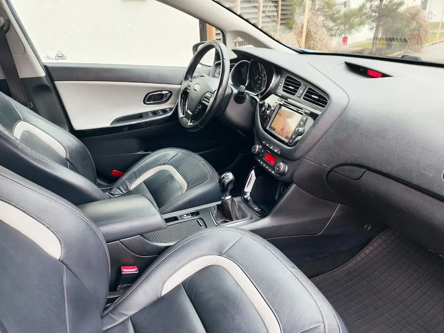 Kia Ceed SW / cee'd SW 1.6 CRDi 136 ISG Platinum Edition Kék - 2
