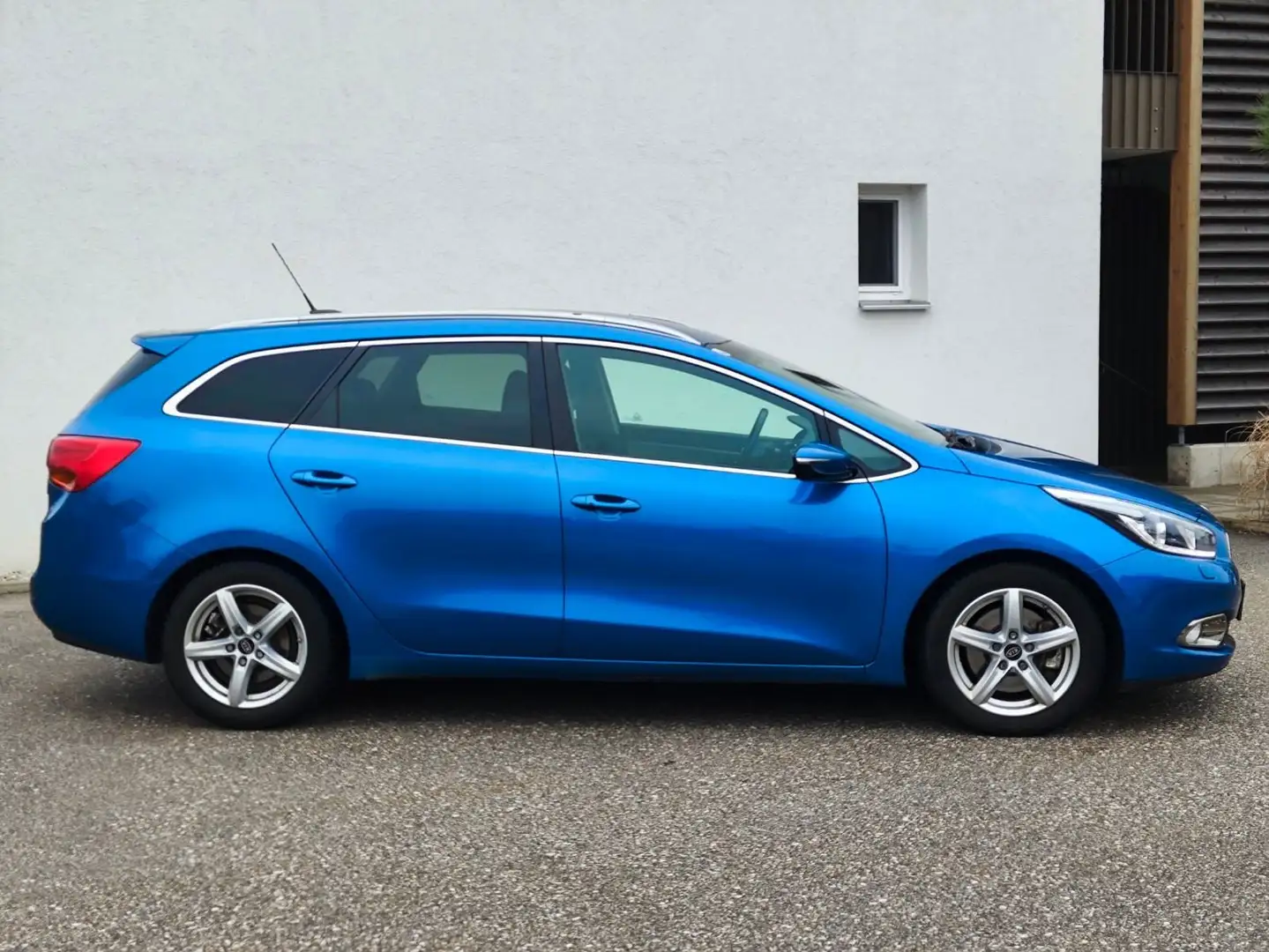 Kia Ceed SW / cee'd SW 1.6 CRDi 136 ISG Platinum Edition Kék - 1