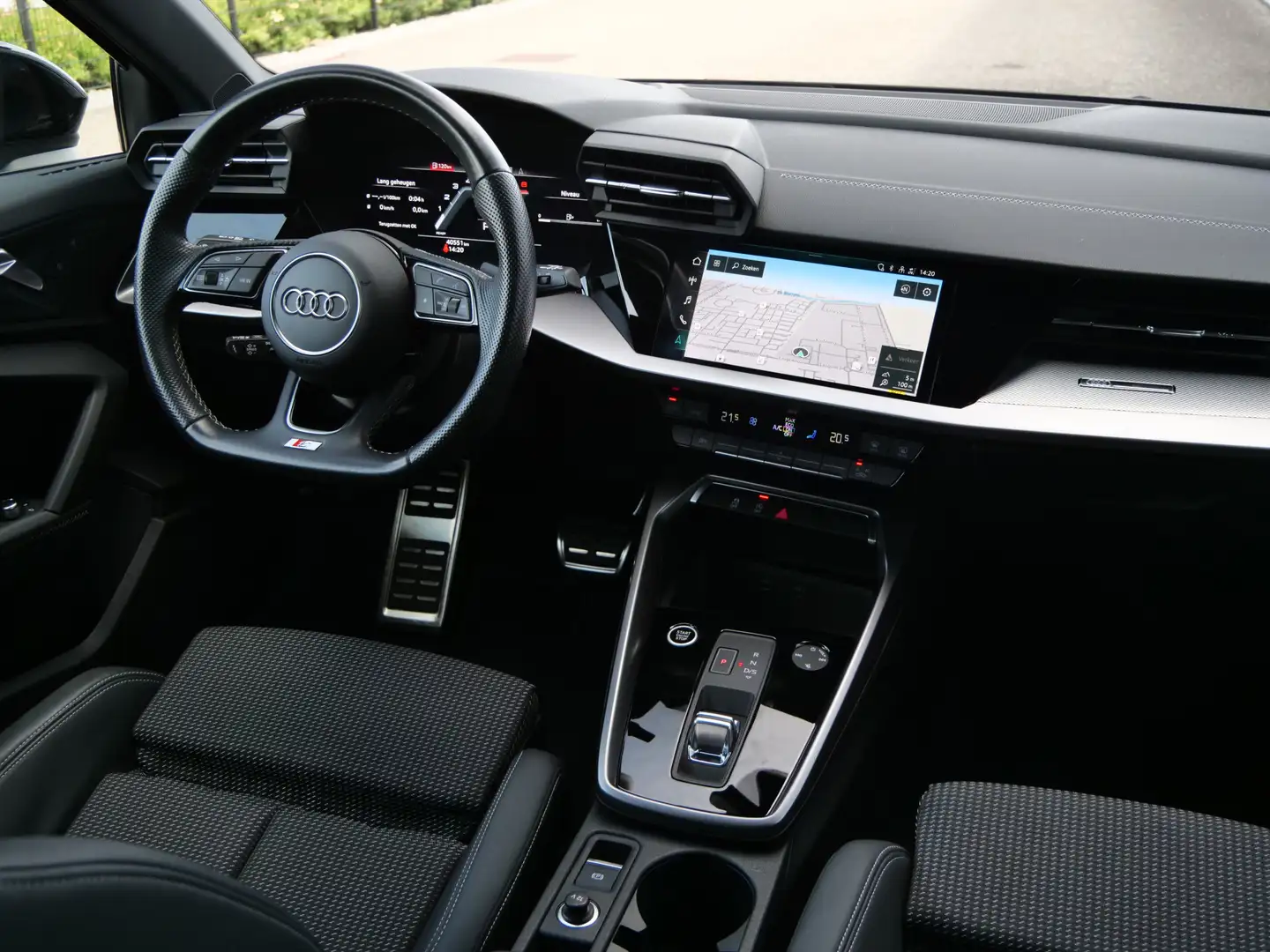 Audi A3 Sportback 30TFSI 110pk S edition Automaat S-Line / Grijs - 2