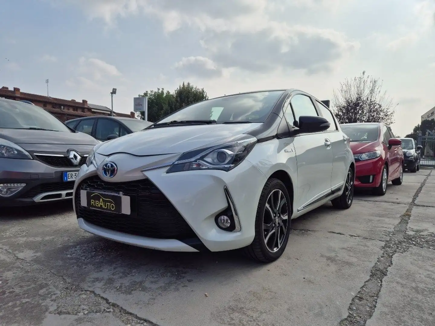 Toyota Yaris 1.5 Hybrid 5 porte Trend 'White Edition' Bianco - 2
