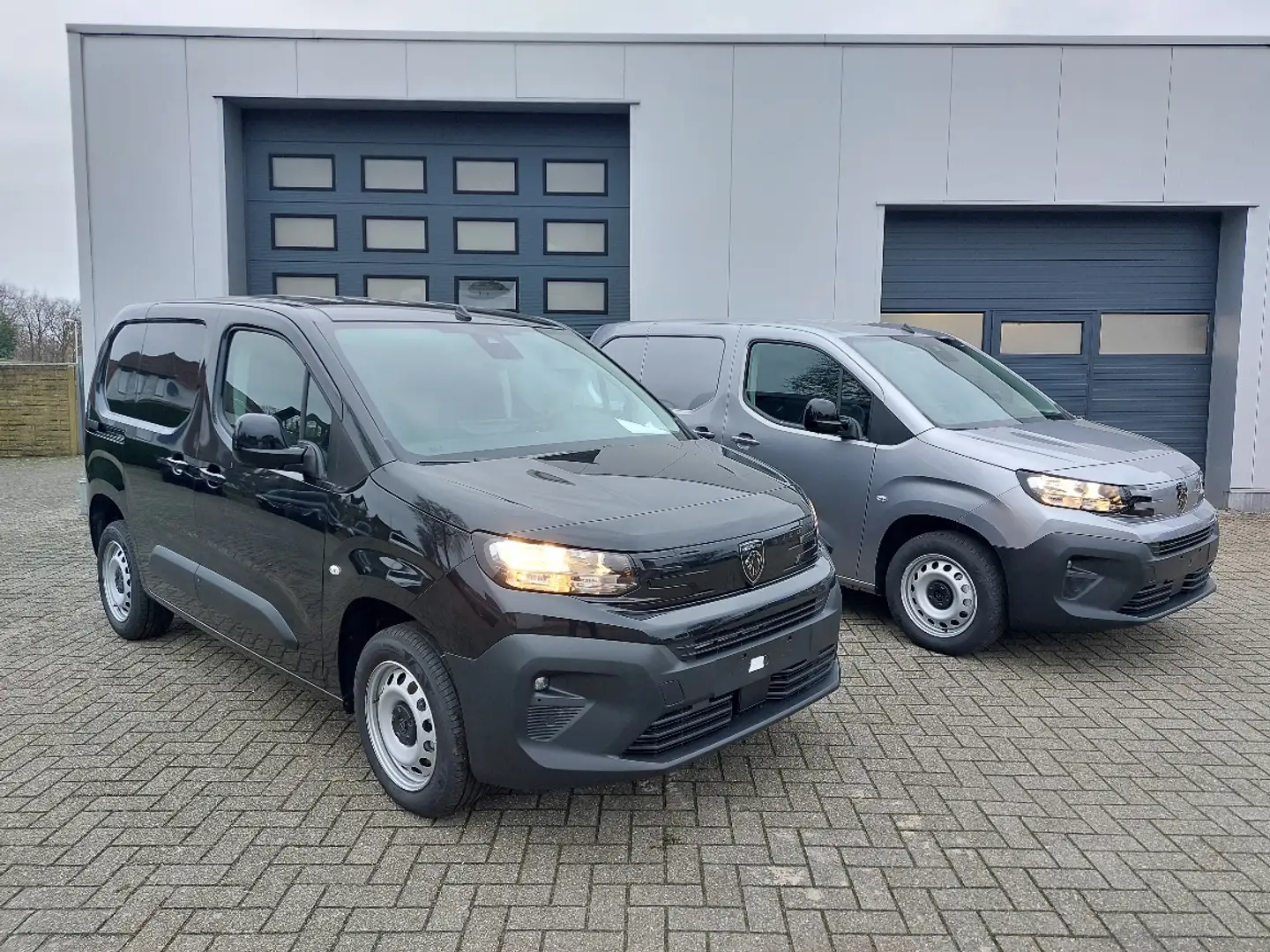 Peugeot Partner NEW 3pl lichte vracht 130pk camera 20490 ex btw Zwart - 1