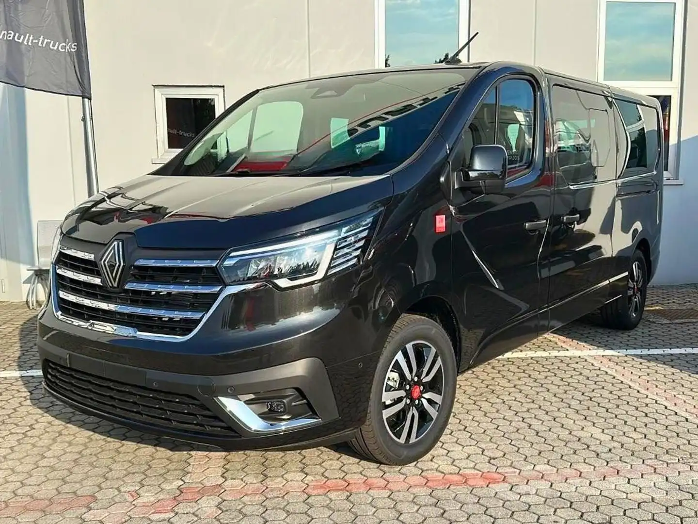 Renault Trafic Red Combi L2H1 - 9 Posti - 150CV Automatico - E6 Nero - 1