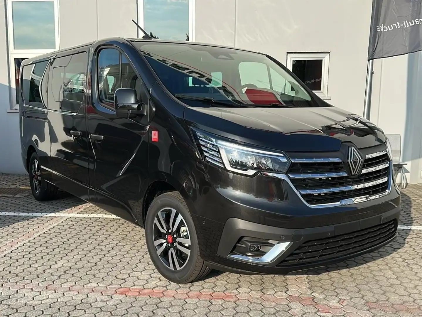 Renault Trafic Red Combi L2H1 - 9 Posti - 150CV Automatico - E6 Nero - 2