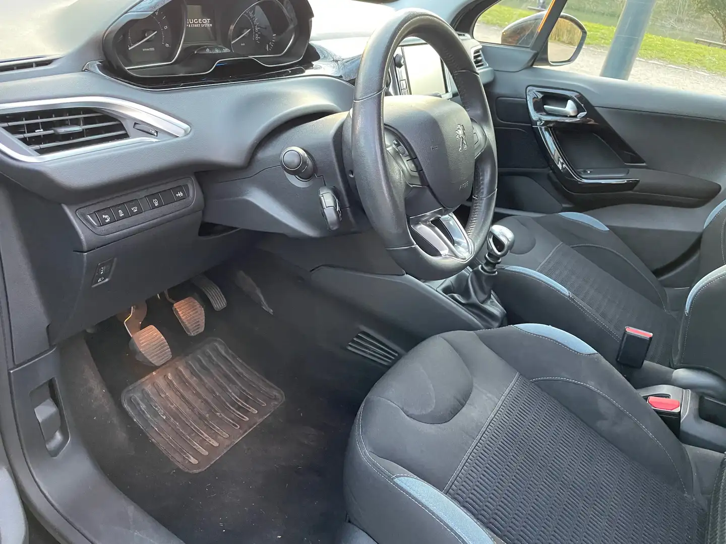 Peugeot 208 208 1.6 e-HDi 115ch FAP BVM6 Allure Noir - 2