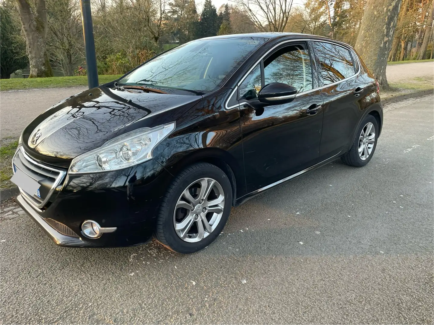 Peugeot 208 208 1.6 e-HDi 115ch FAP BVM6 Allure Noir - 1