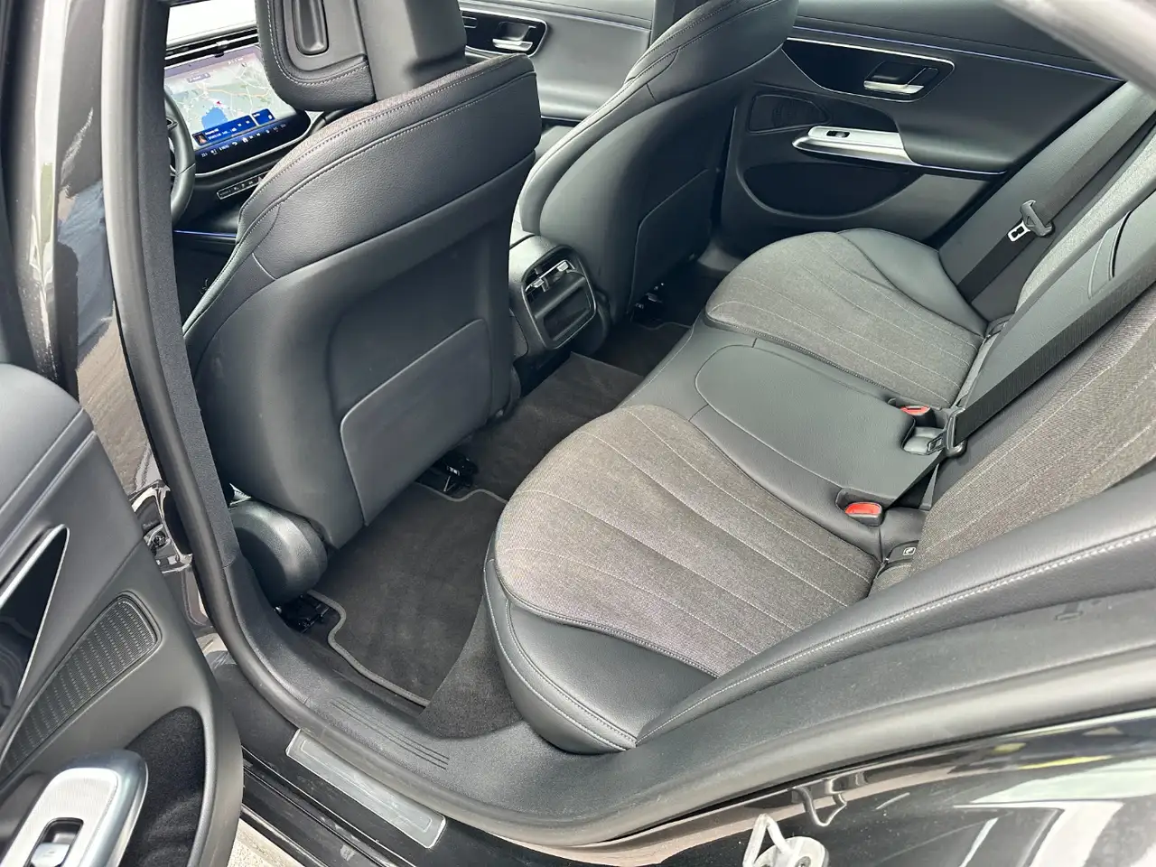 Mercedes-Benz E 300 de 4MATIC Limousine Österreich Edition 8