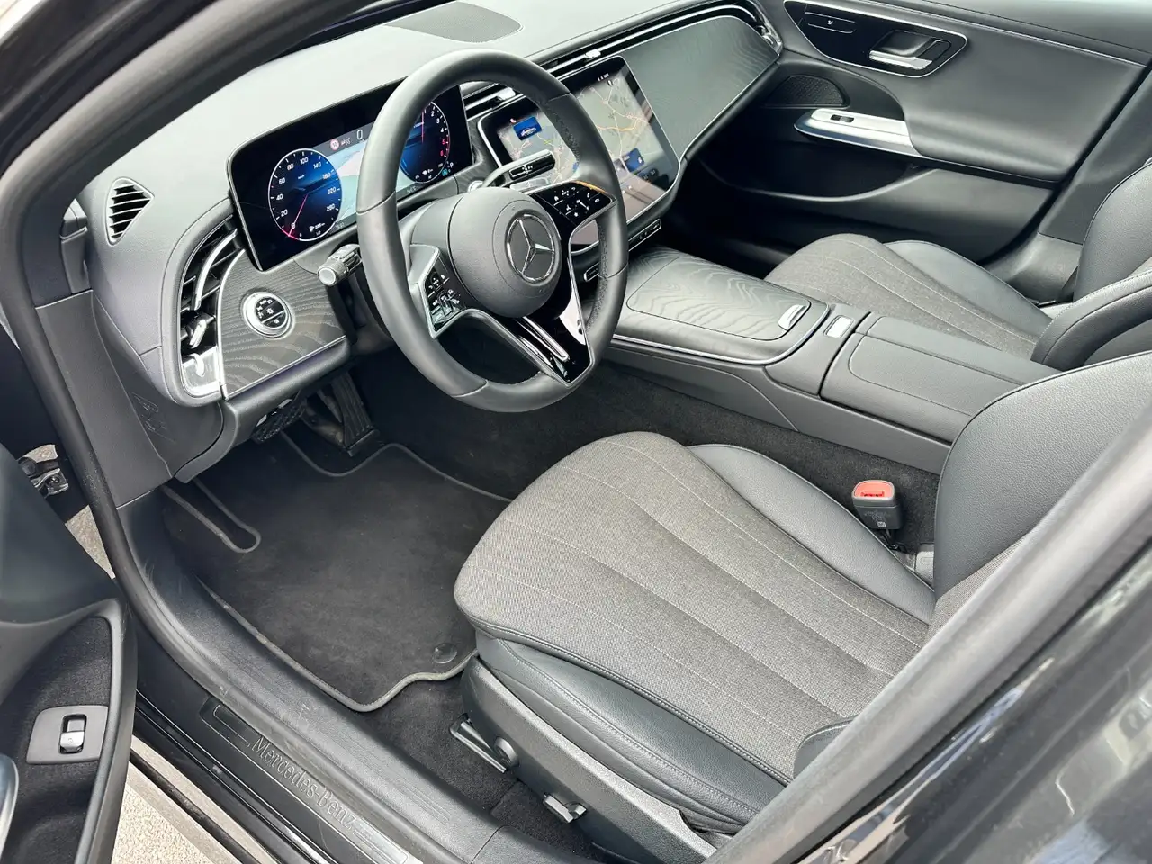 Mercedes-Benz E 300 de 4MATIC Limousine Österreich Edition 7