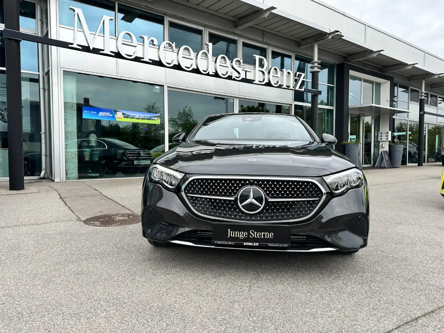 Mercedes-Benz E 300 de 4MATIC Limousine Österreich Edition Grau - 2