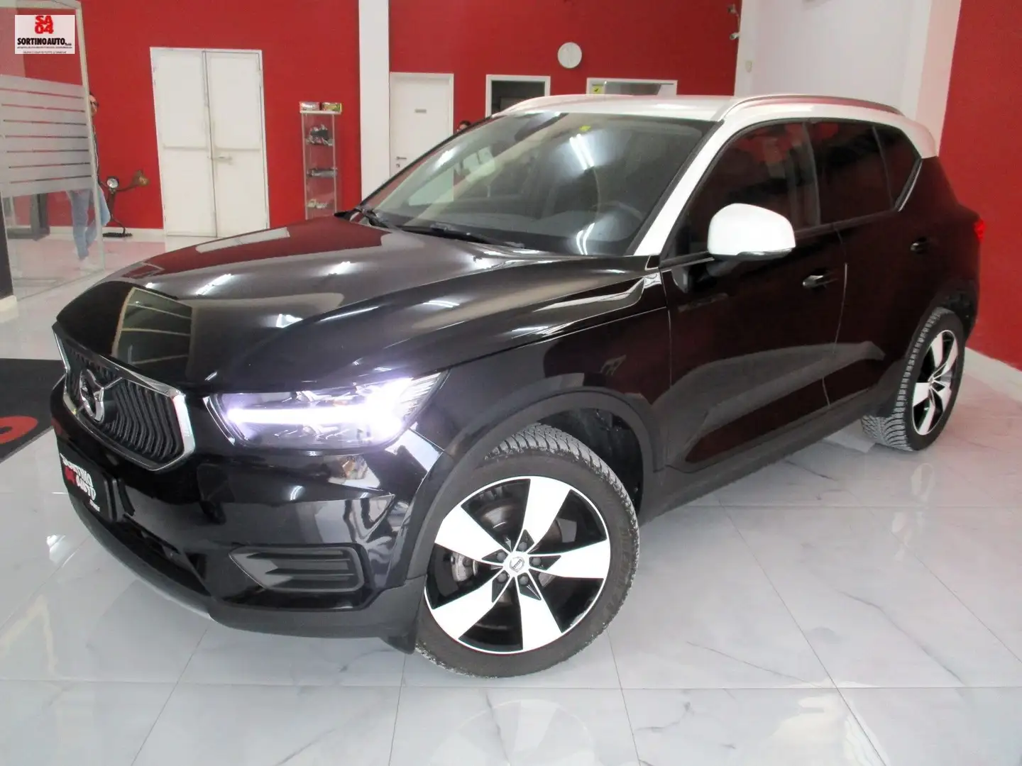 Volvo XC40 2.0 d3 Momentum Pro 150cv 9/2020 BICOLOR FULL Nero - 1