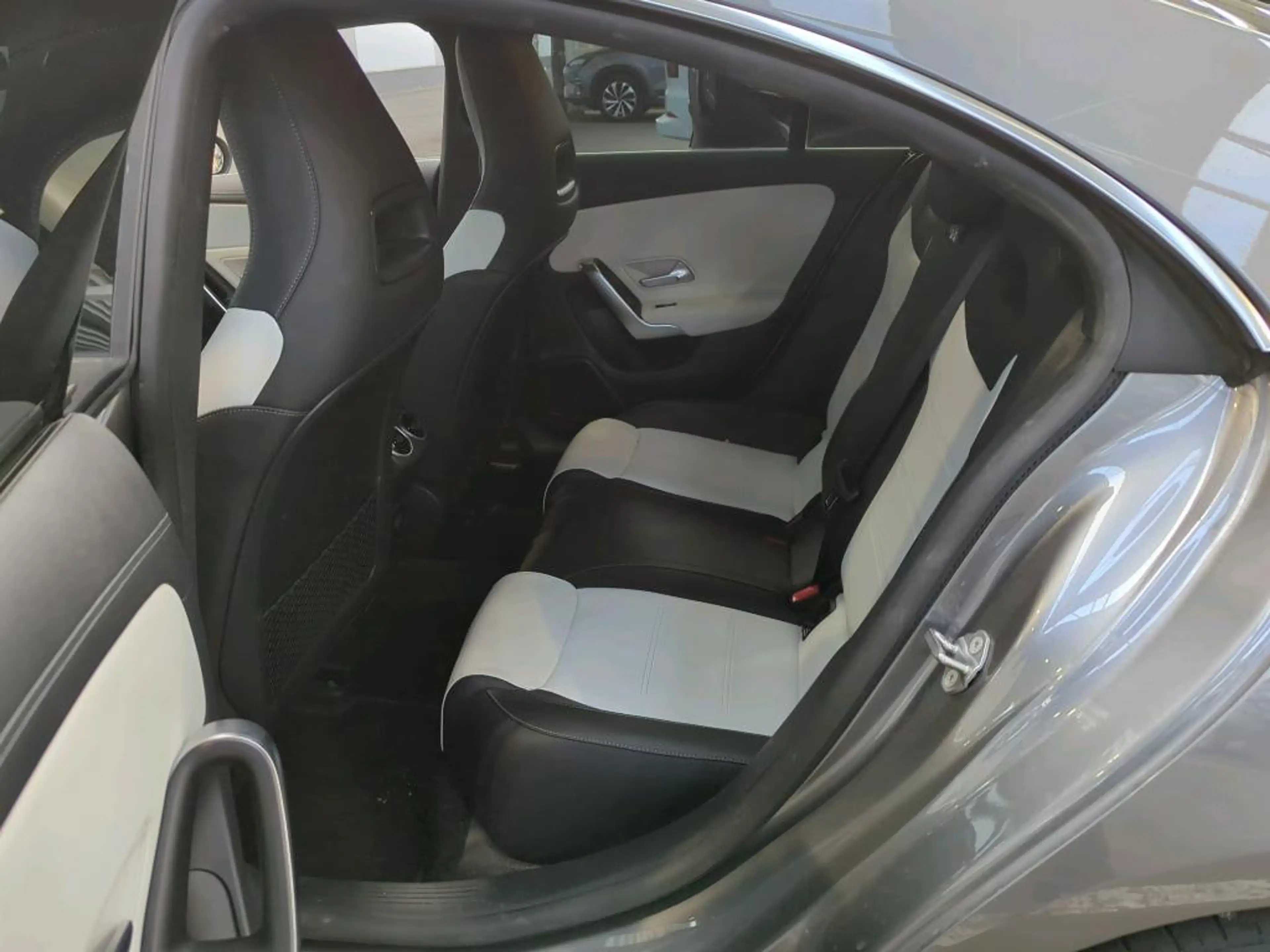 Mercedes-Benz CLA 220 NAVI SPORTSITZE RADIO TEMPO MFL SHZ KAMERA ACC LED LEDER RFK — photo 8