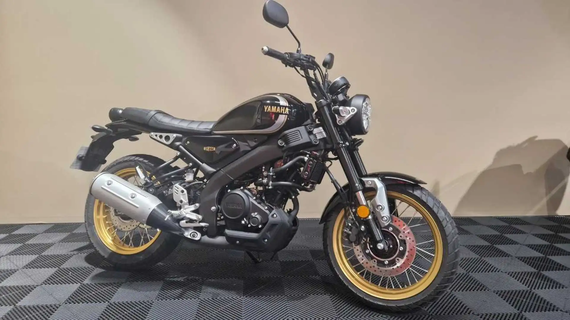 Yamaha XSR 125 Negro - 1