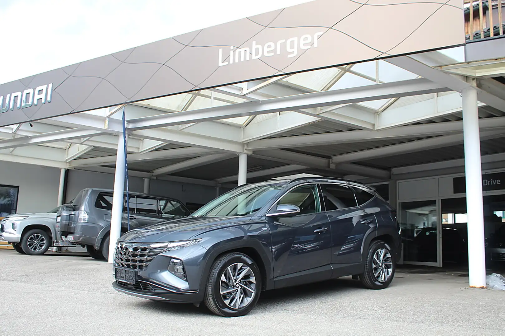 Hyundai TUCSON Tucson 1,6 CRDI 4WD 48V Trend Line DCT Grau - 1